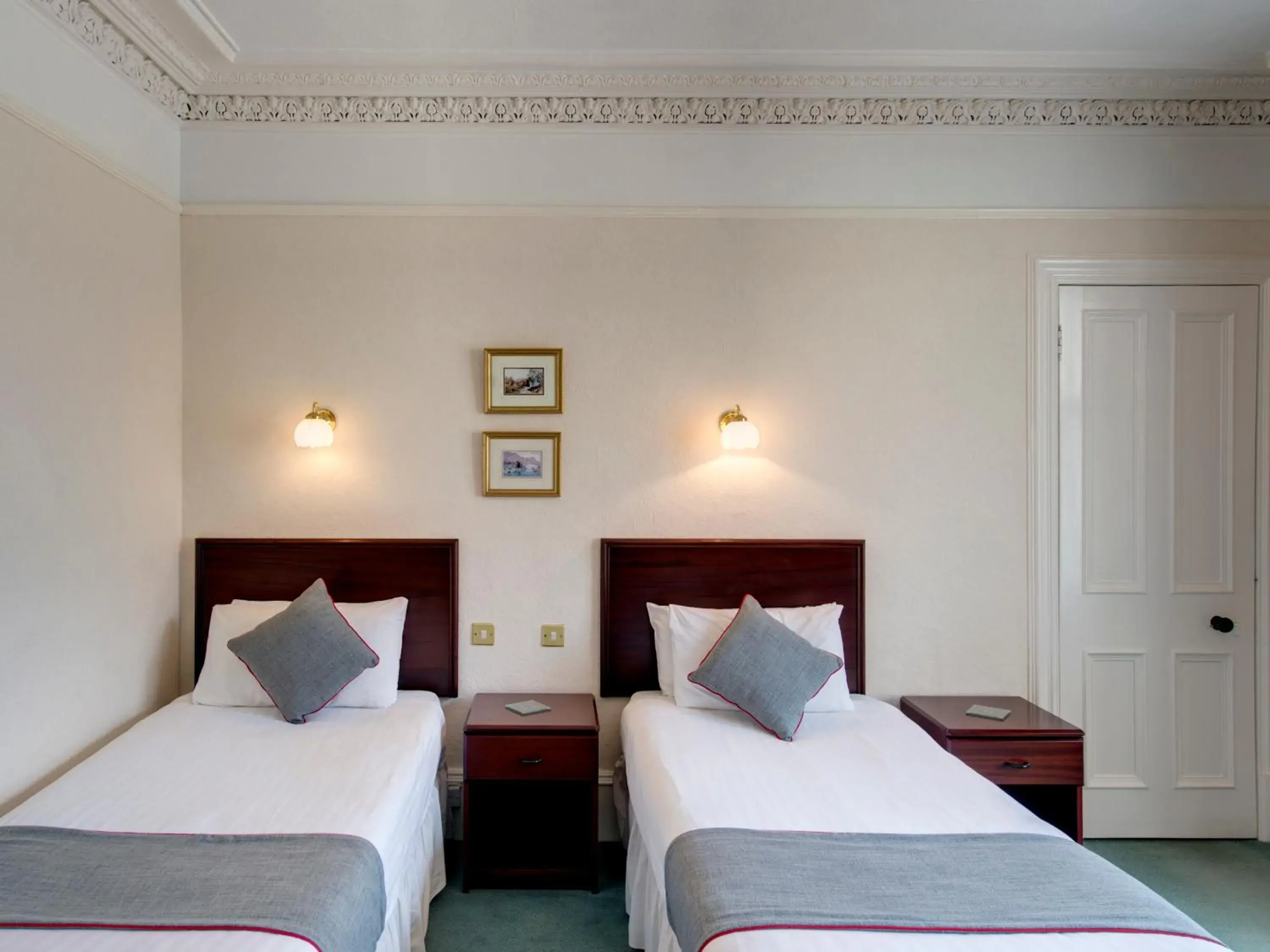 Photo of the whole room, Bed in Craigvrack Hotel & Restaurant Photo of the whole room, Bed in Craigvrack Hotel & Restaurant