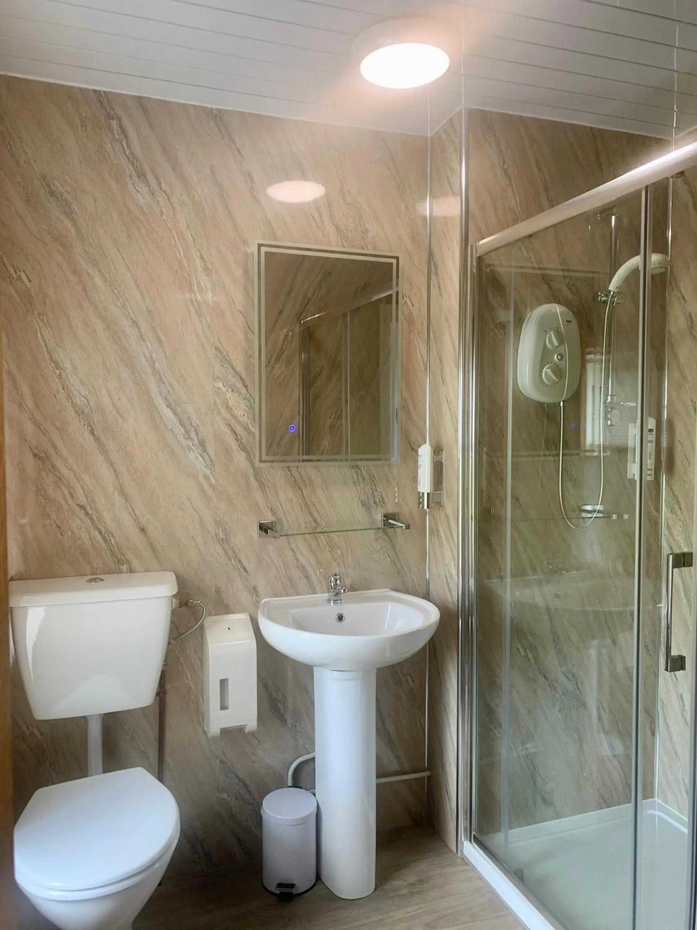 Bathroom in Craigvrack Hotel & Restaurant Bathroom in Craigvrack Hotel & Restaurant