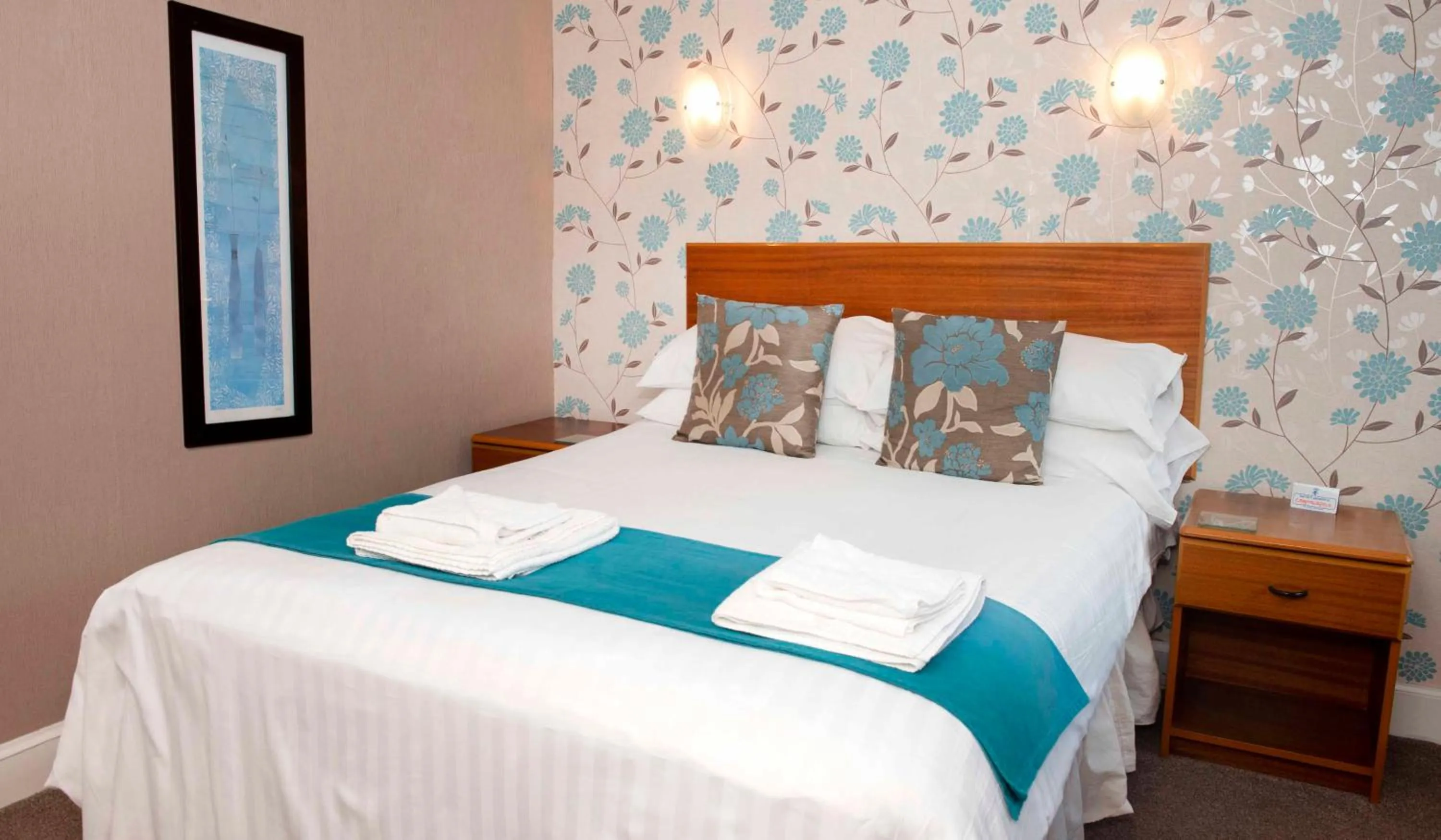 Bedroom, Bed in Craigvrack Hotel & Restaurant