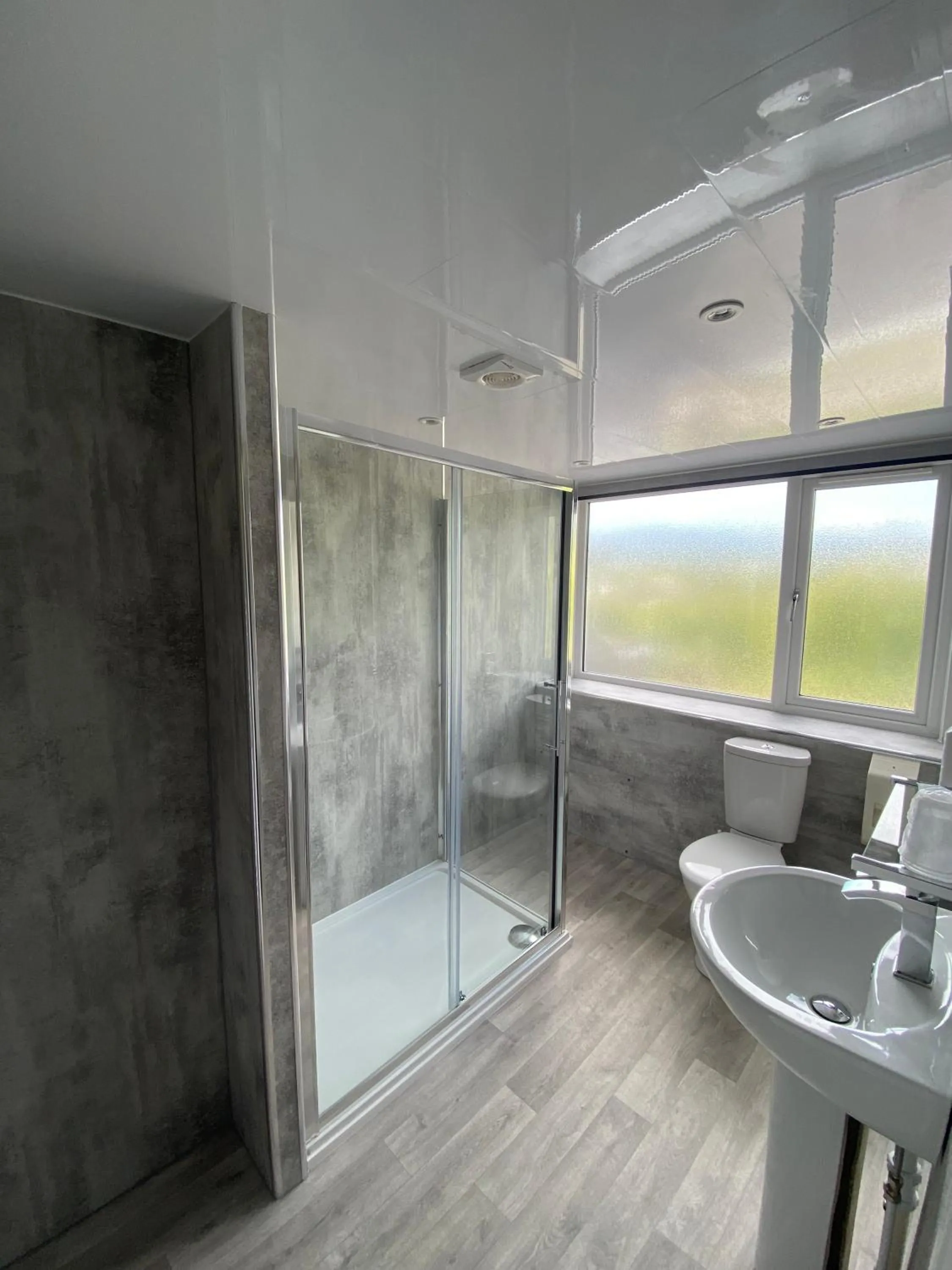 Bathroom in Craigvrack Hotel & Restaurant