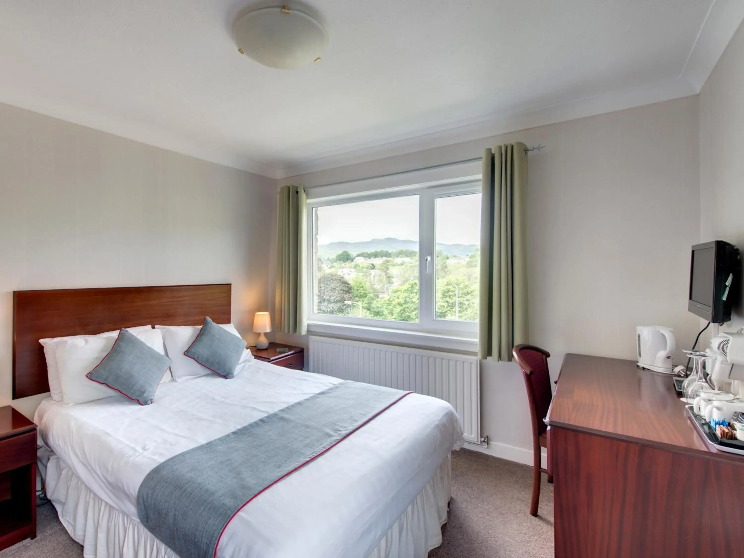 Photo of the whole room, Bed in Craigvrack Hotel & Restaurant Photo of the whole room, Bed in Craigvrack Hotel & Restaurant