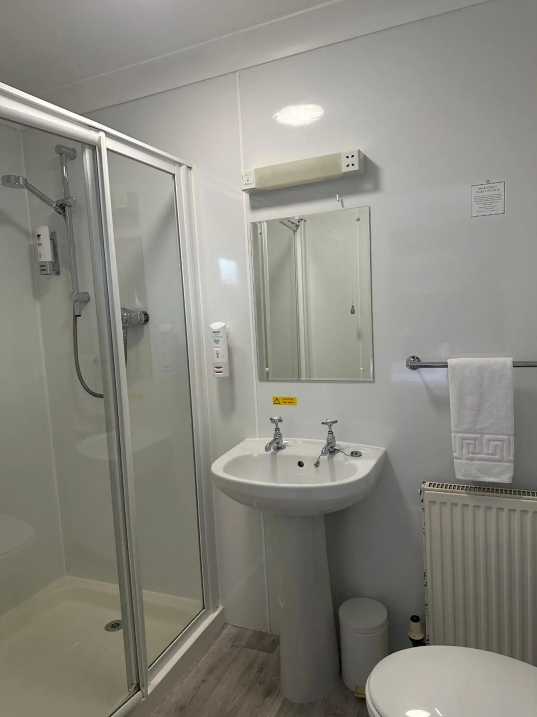 Bathroom in Craigvrack Hotel & Restaurant Bathroom in Craigvrack Hotel & Restaurant