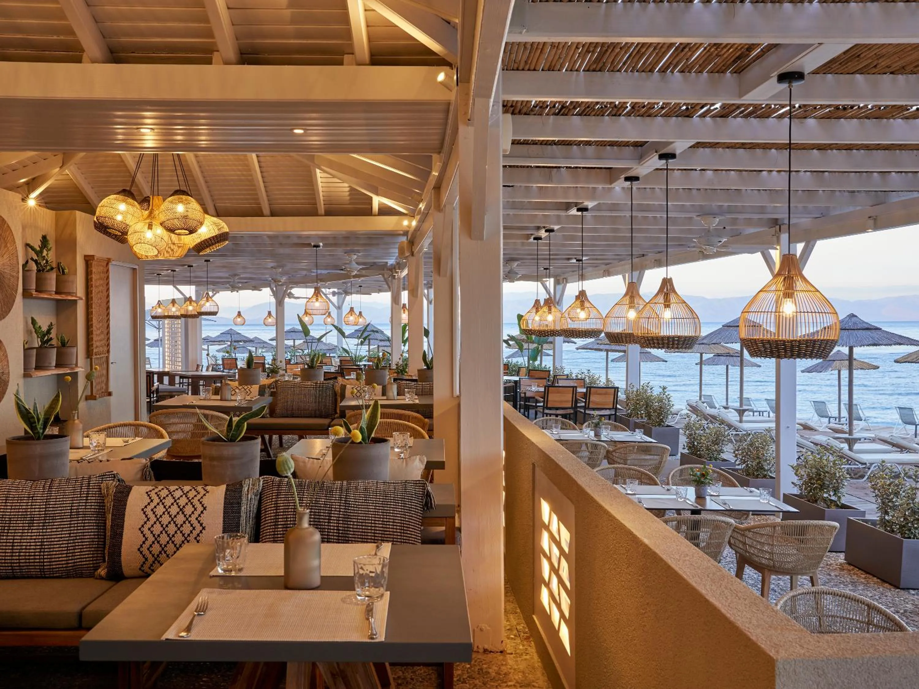 Restaurant/places to eat in MarBella, Mar-Bella Collection