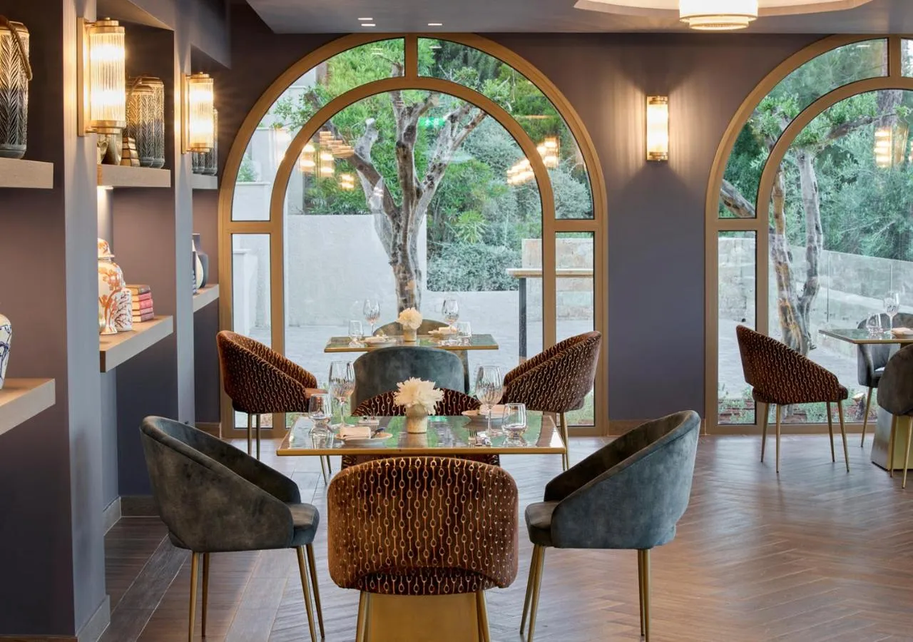 Restaurant/places to eat in MarBella, Mar-Bella Collection