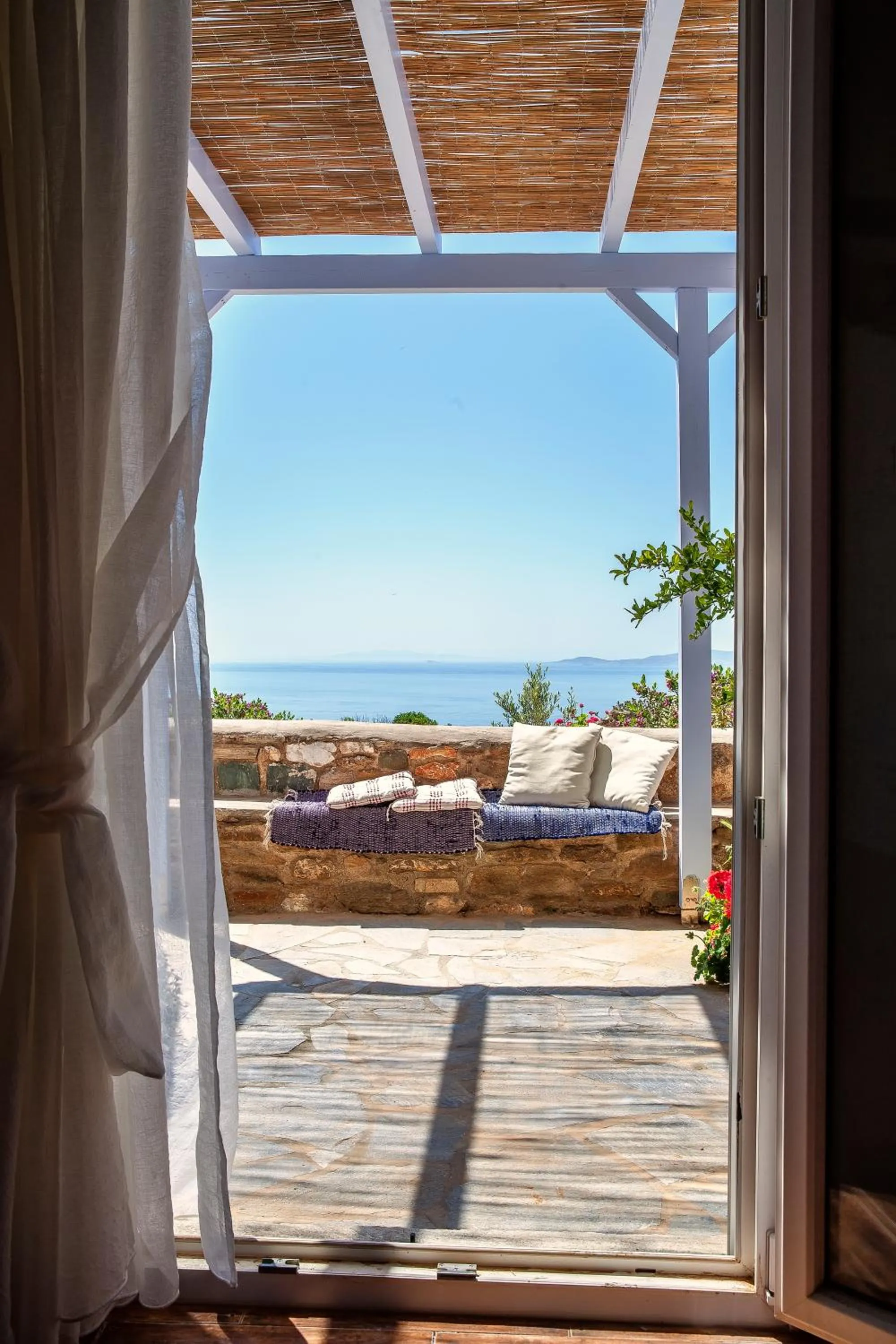 Garden view in Castria studios