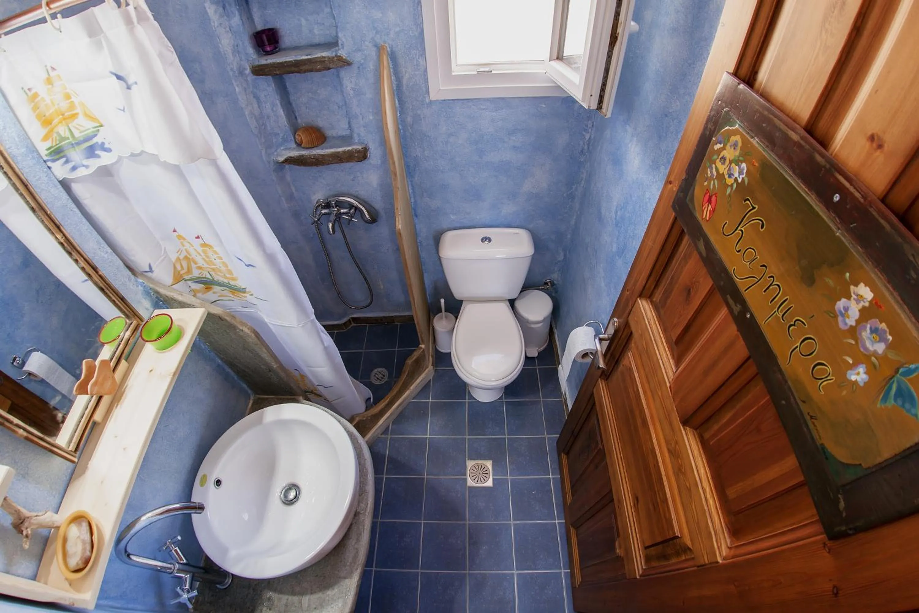 Bathroom in Castria studios