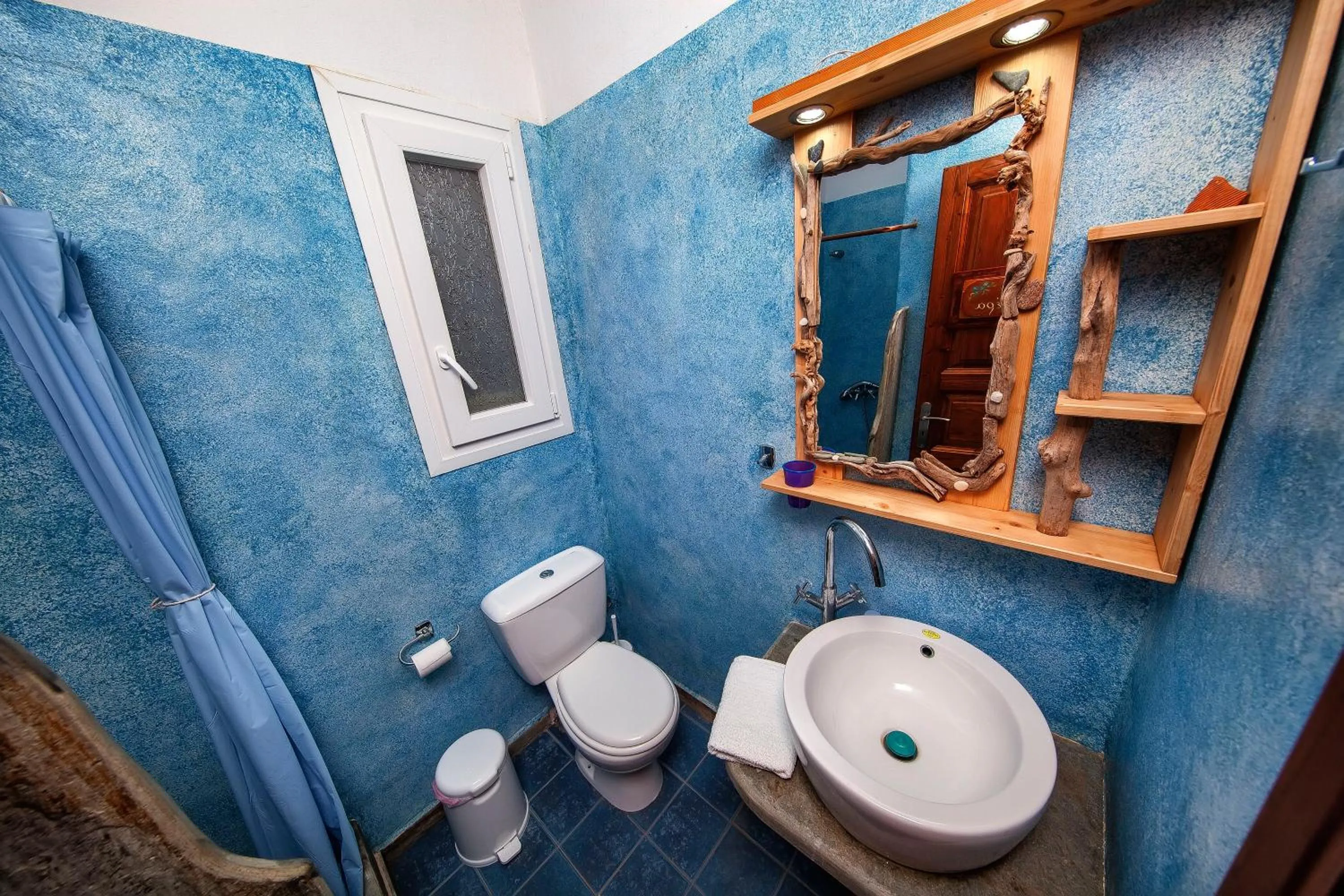 Bathroom in Castria studios