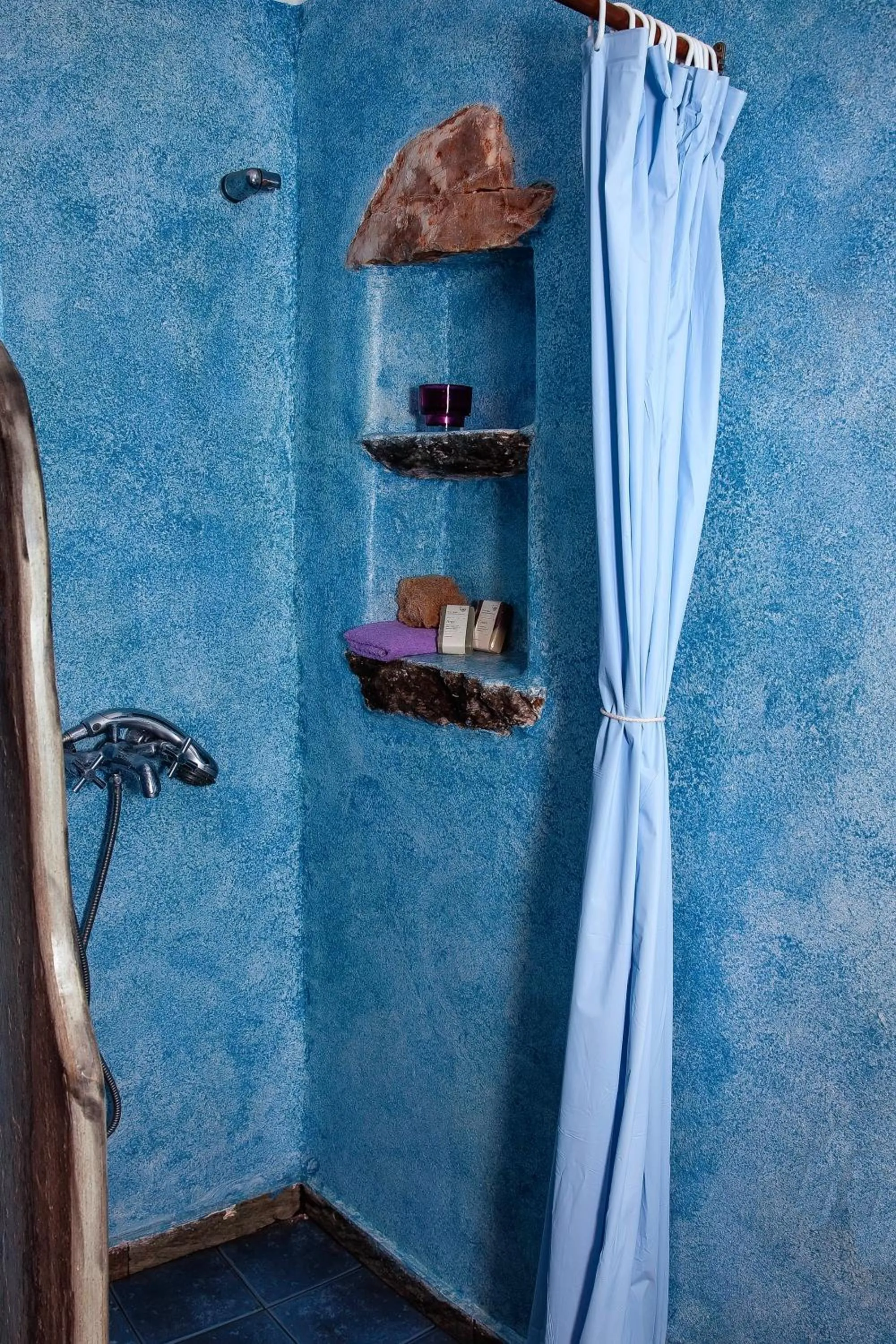 Shower in Castria studios