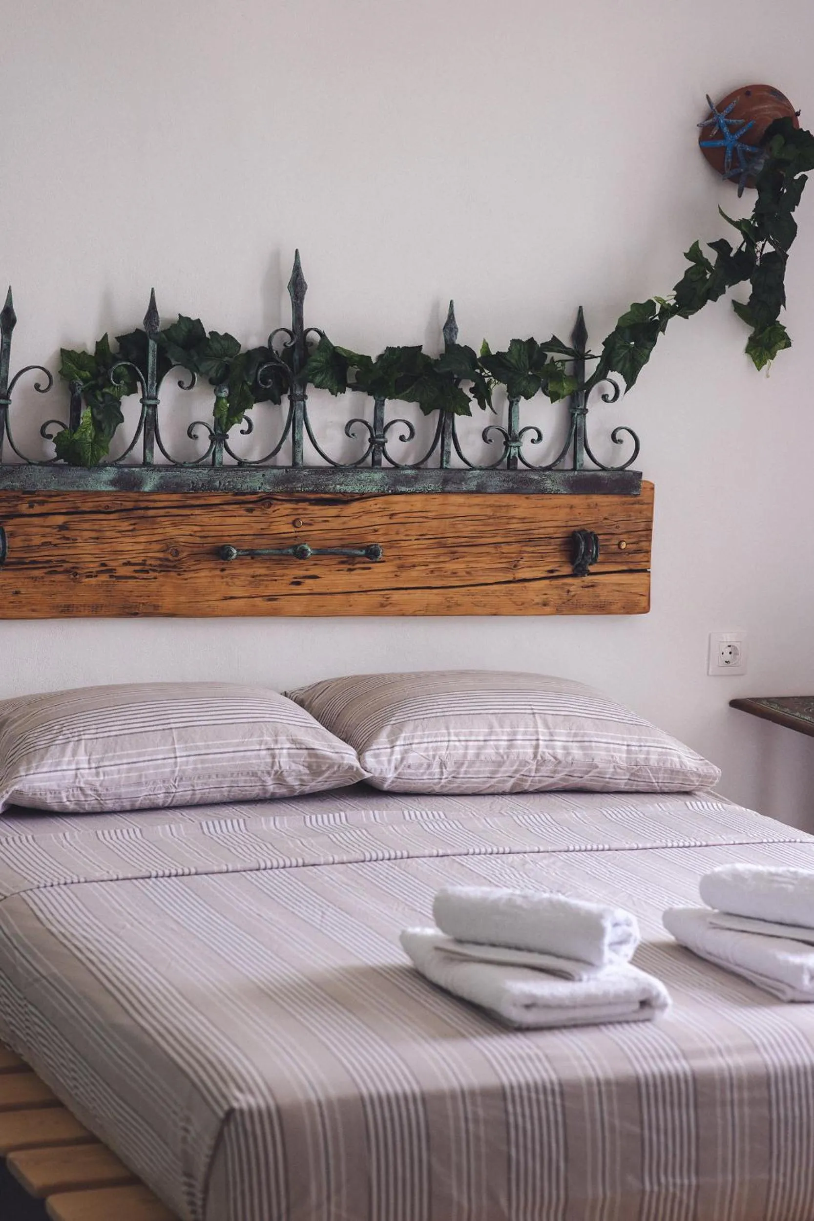 Bed in Castria studios