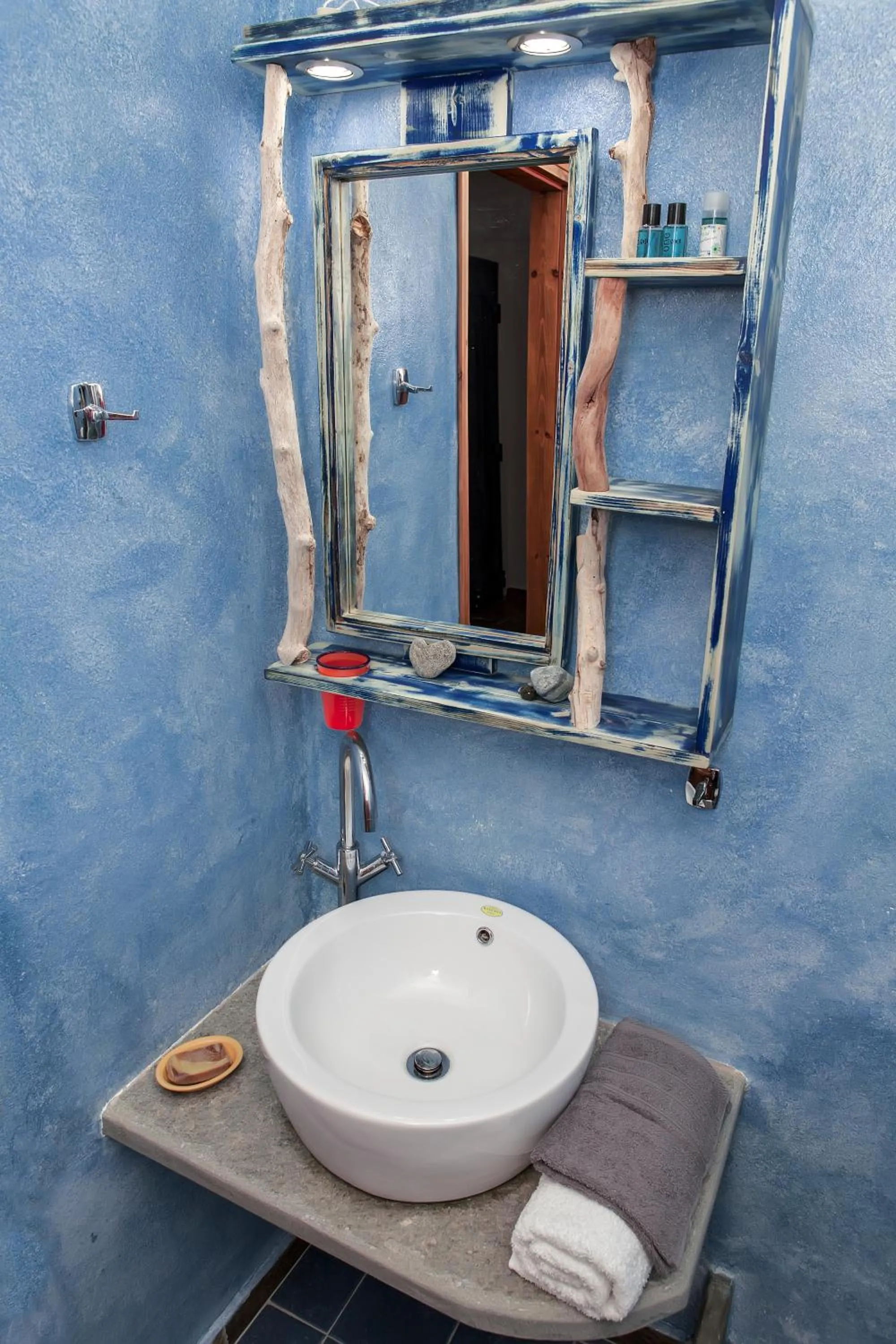 Bathroom in Castria studios