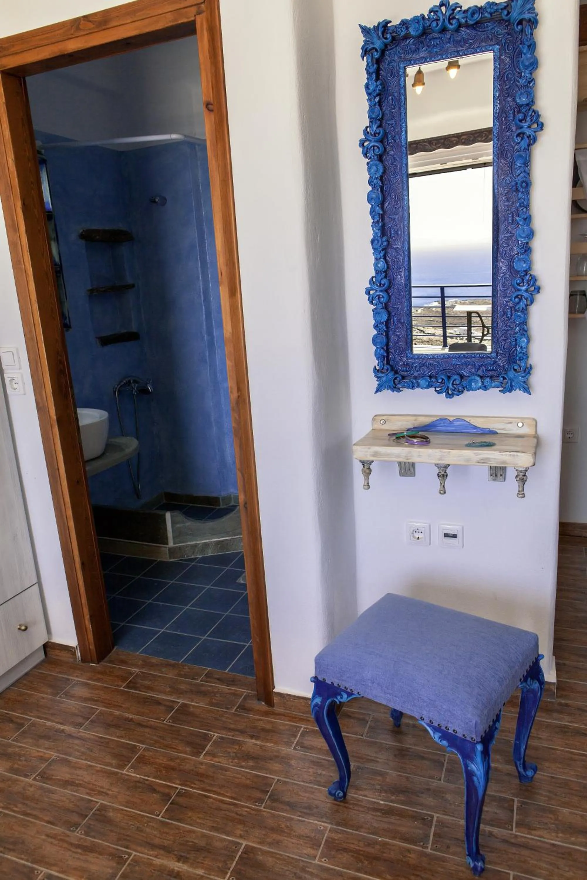 Bathroom in Castria studios