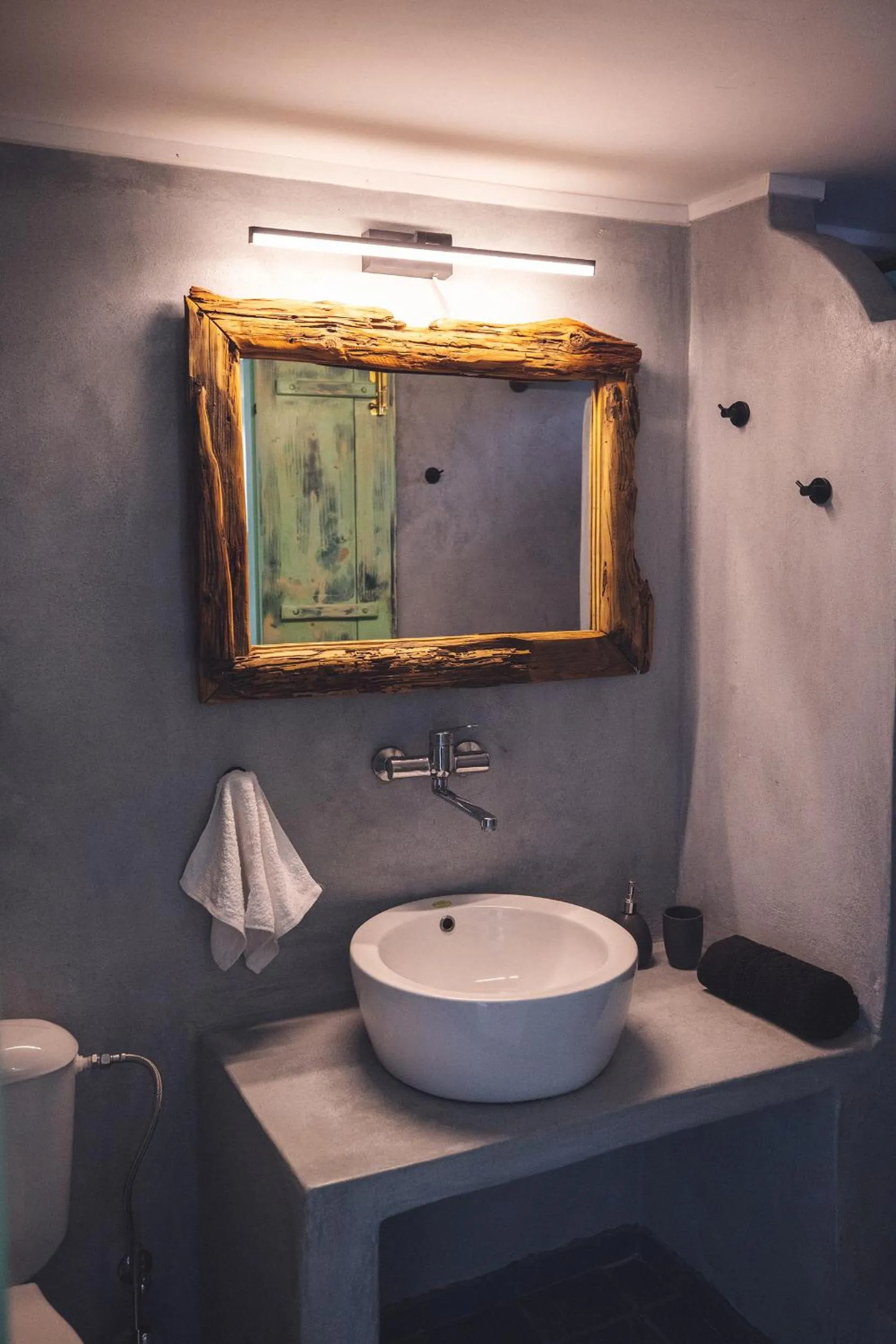 Bathroom in Castria studios