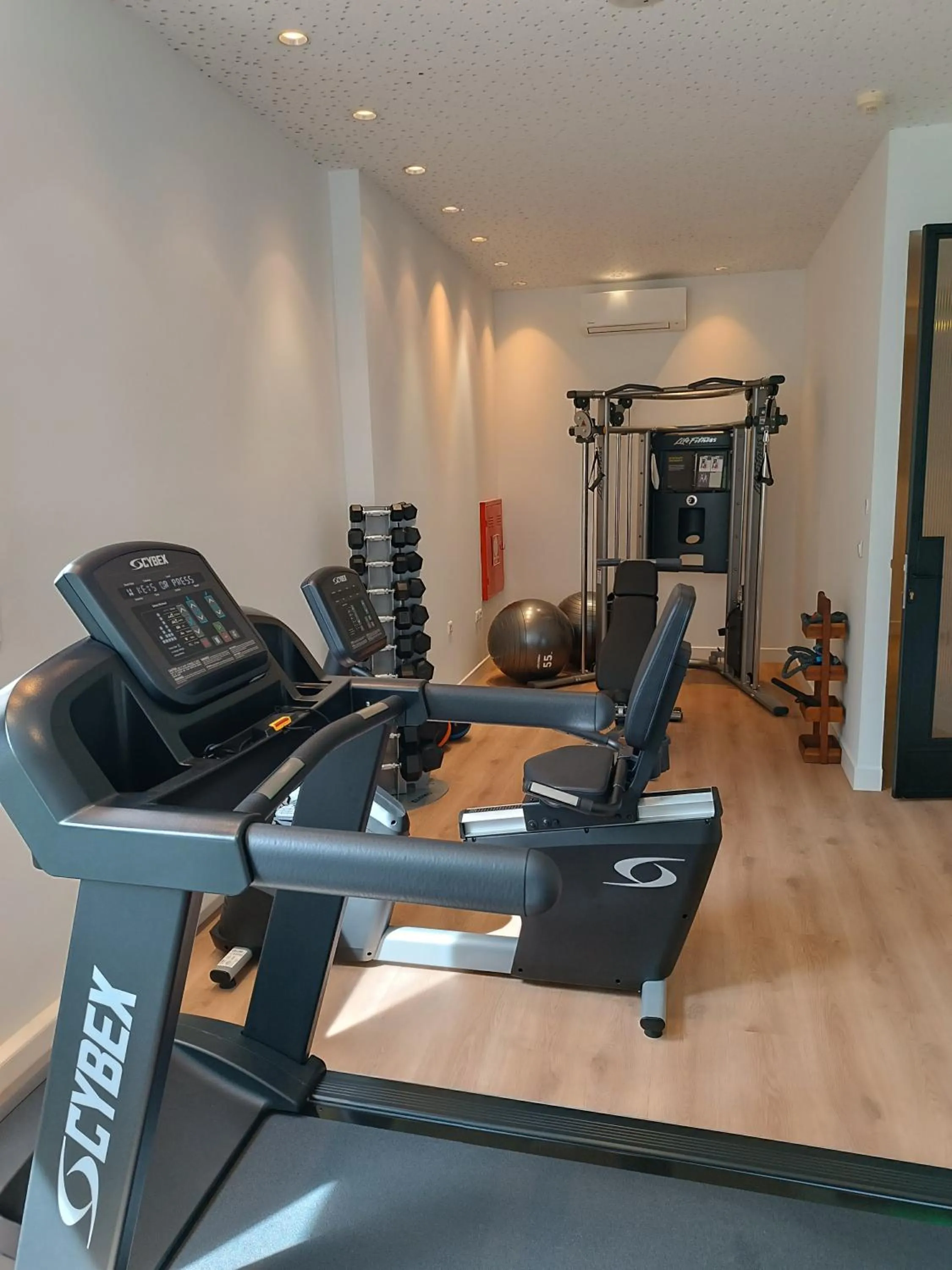 Fitness centre/facilities in Athinais Hotel