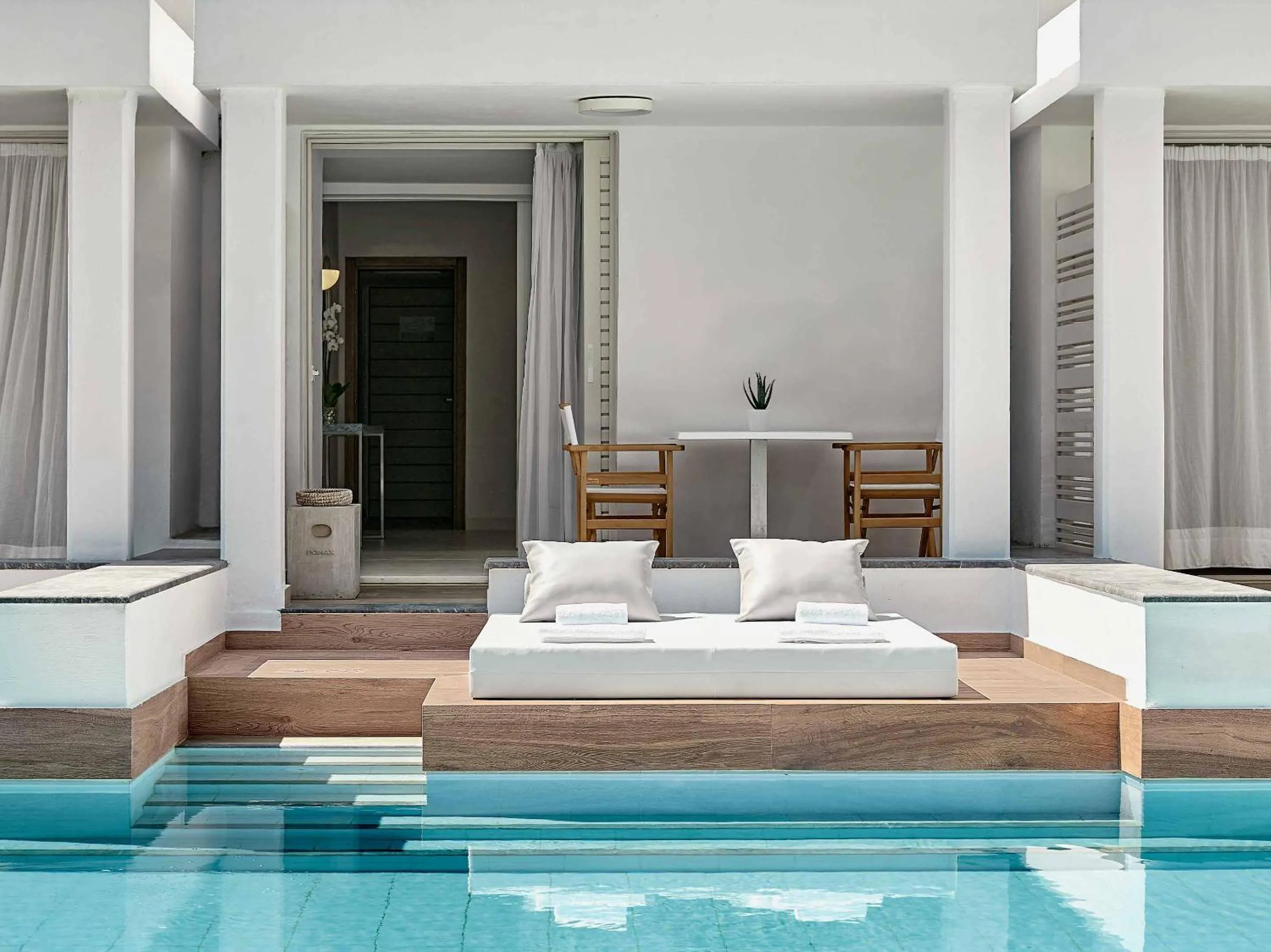 Balcony/Terrace in Grecotel LUXME White