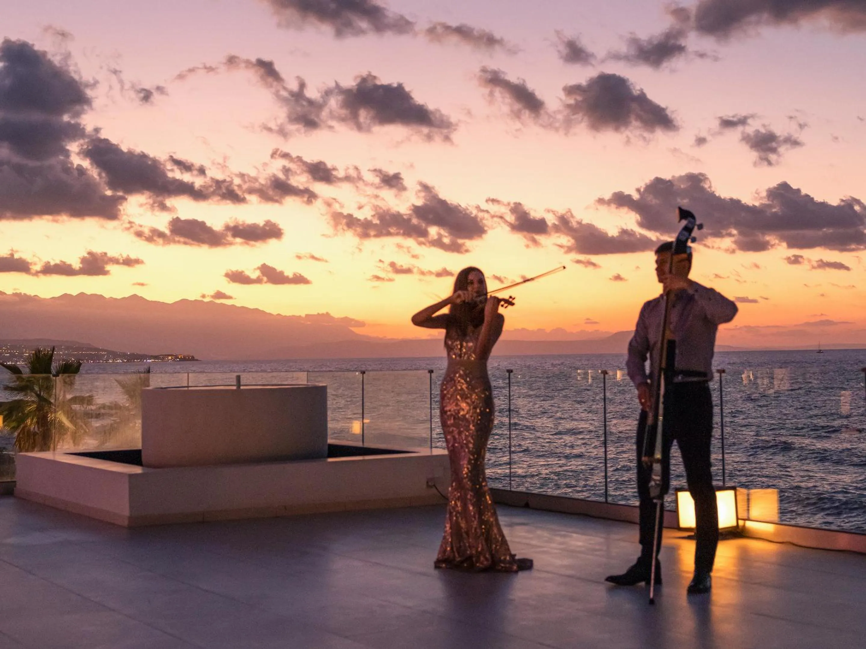 Restaurant/places to eat in Grecotel LUXME White