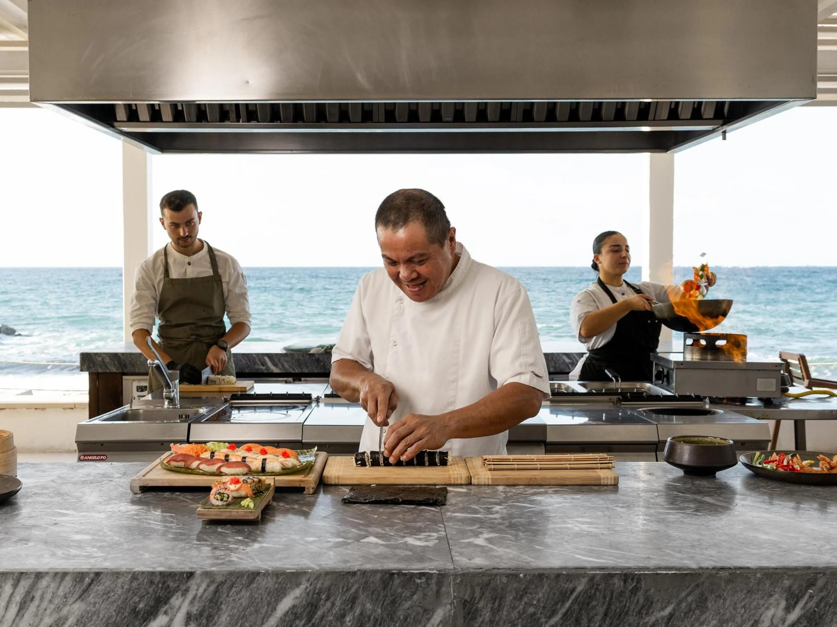 Restaurant/places to eat in Grecotel LUXME White