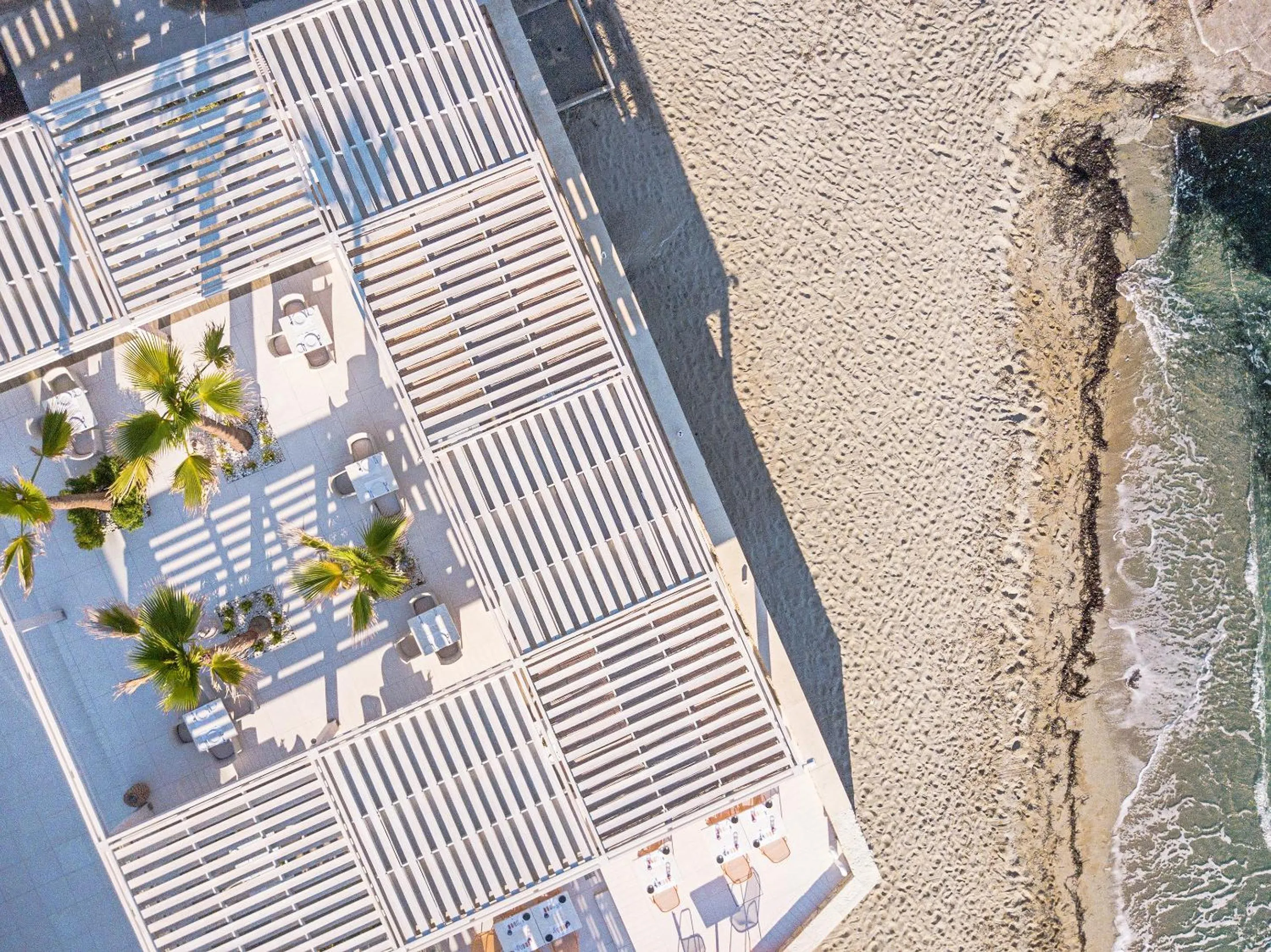 Restaurant/places to eat in Grecotel LUXME White