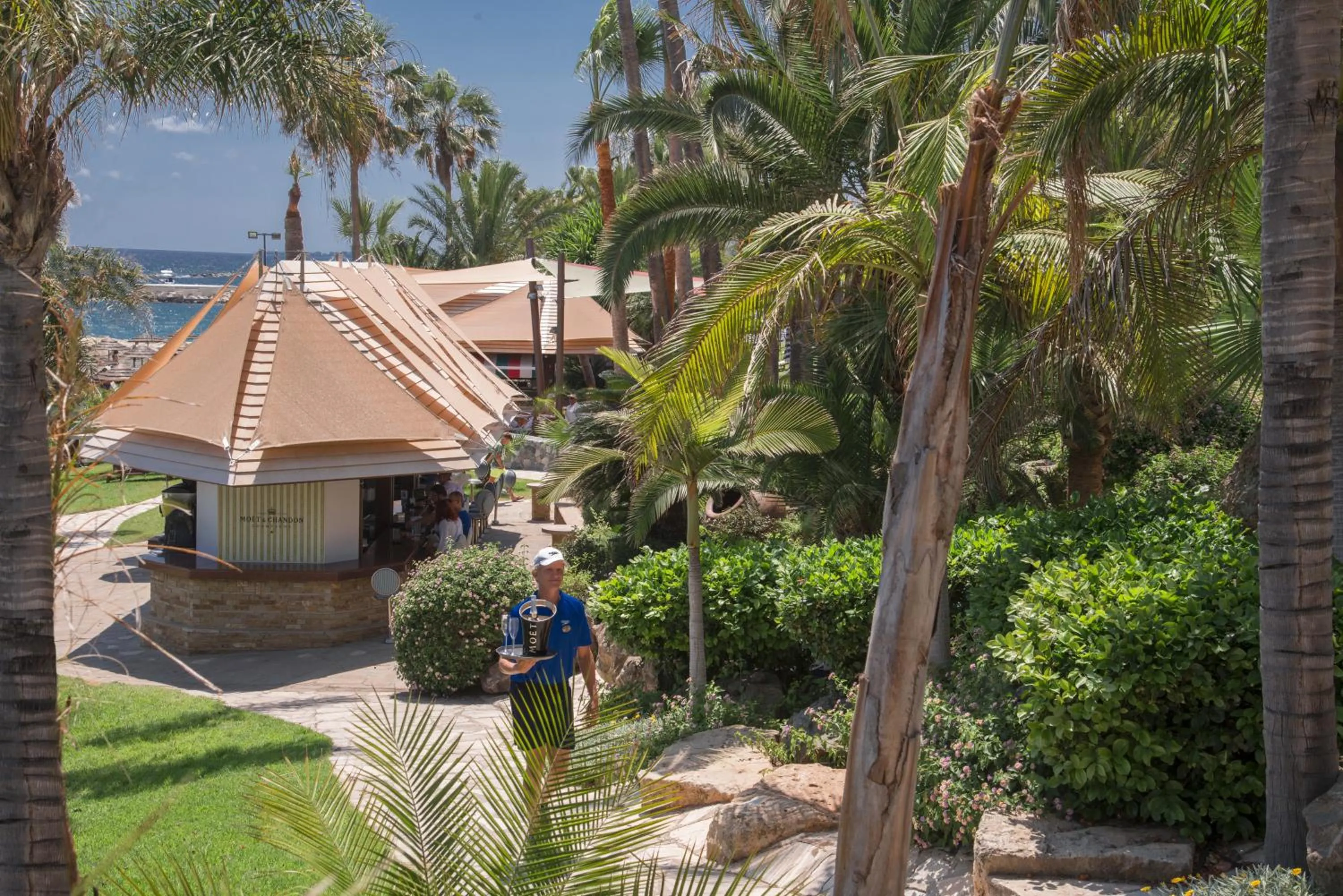 Lounge or bar in Amathus Beach Hotel Limassol