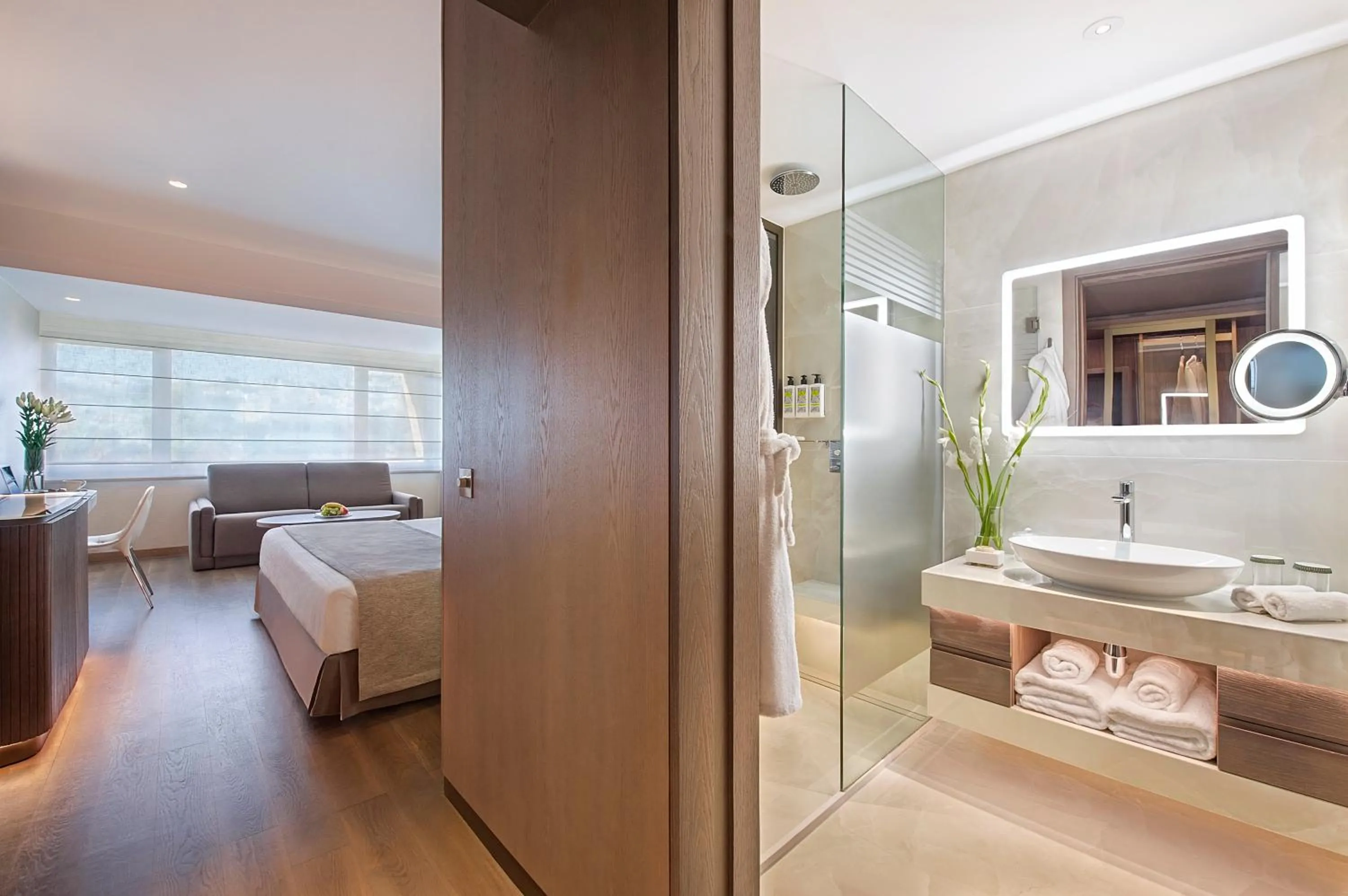 Property building, Bed in Amathus Beach Hotel Limassol