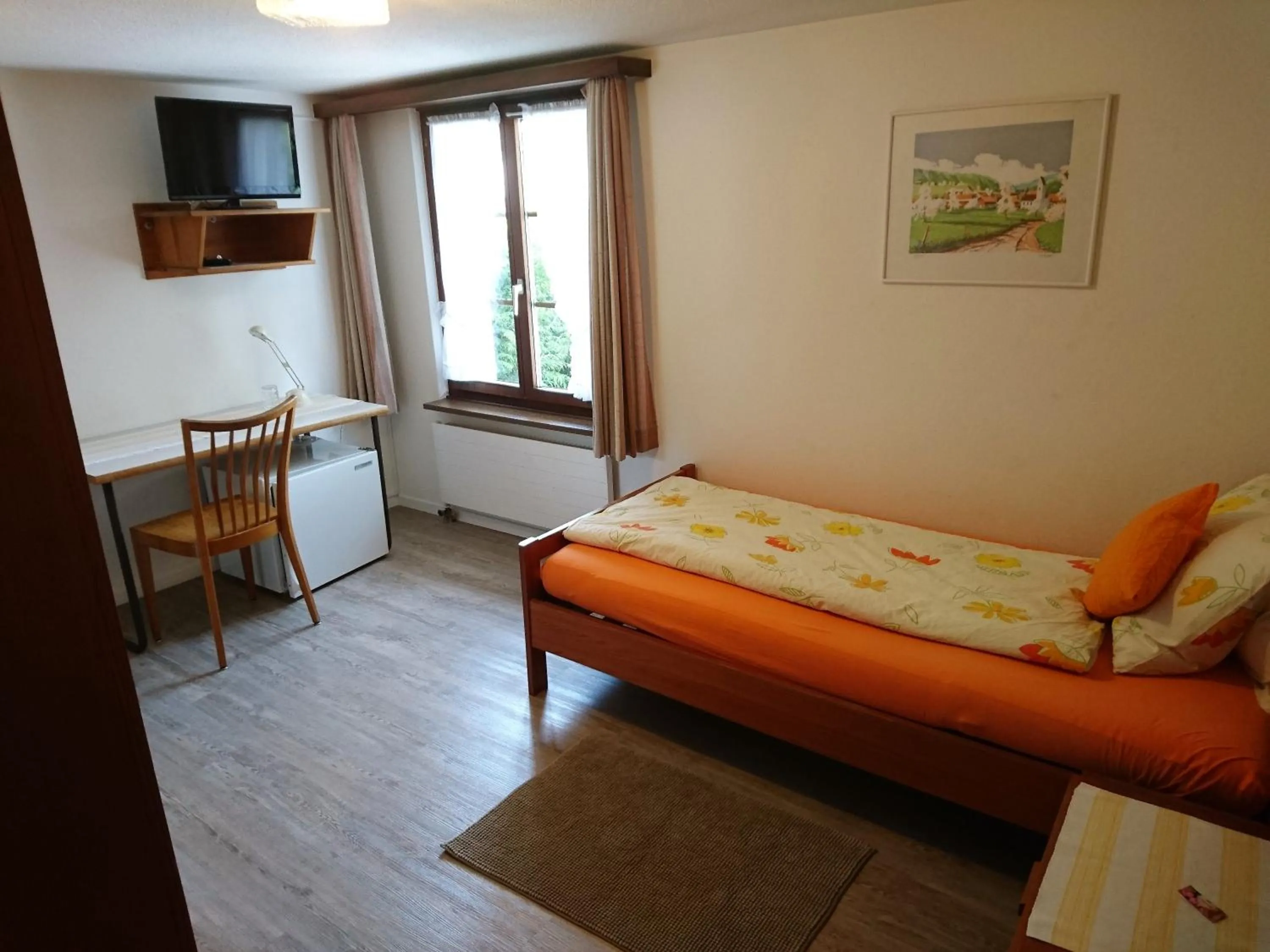 Photo of the whole room, Bed in Gasthaus zum Ochsen