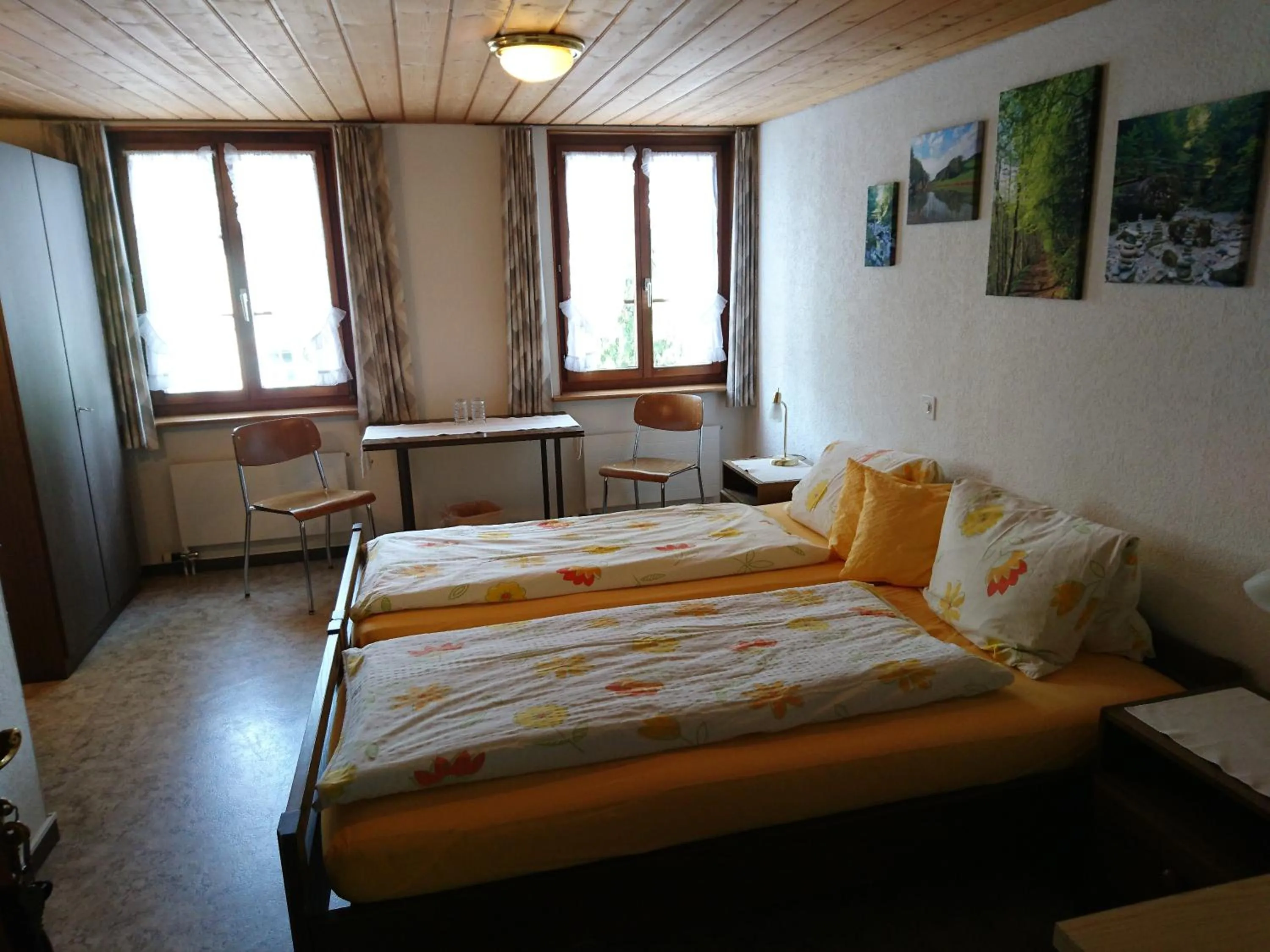Photo of the whole room, Bed in Gasthaus zum Ochsen