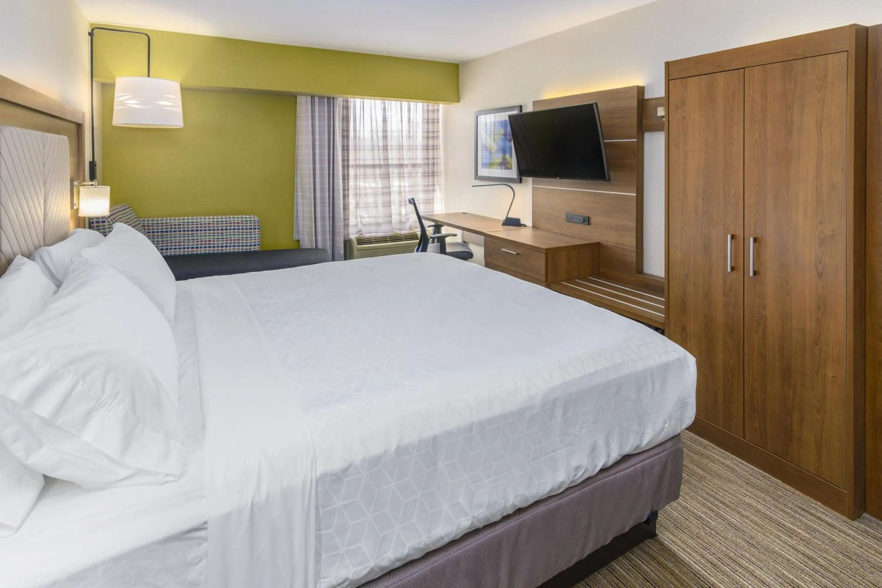 Photo of the whole room, Bed in Holiday Inn Express Southington by IHG