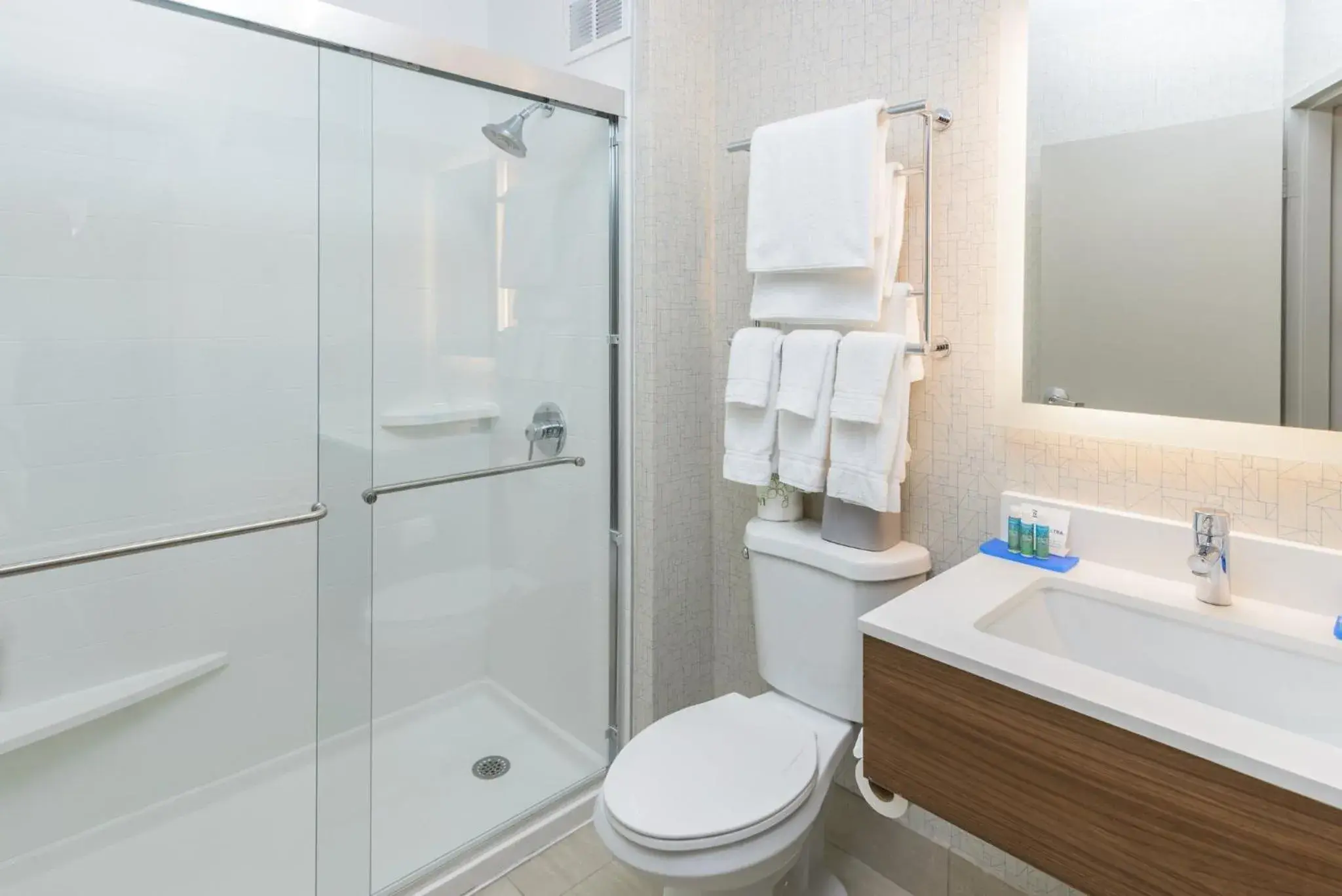 Photo of the whole room in Holiday Inn Express Southington by IHG Photo of the whole room in Holiday Inn Express Southington by IHG