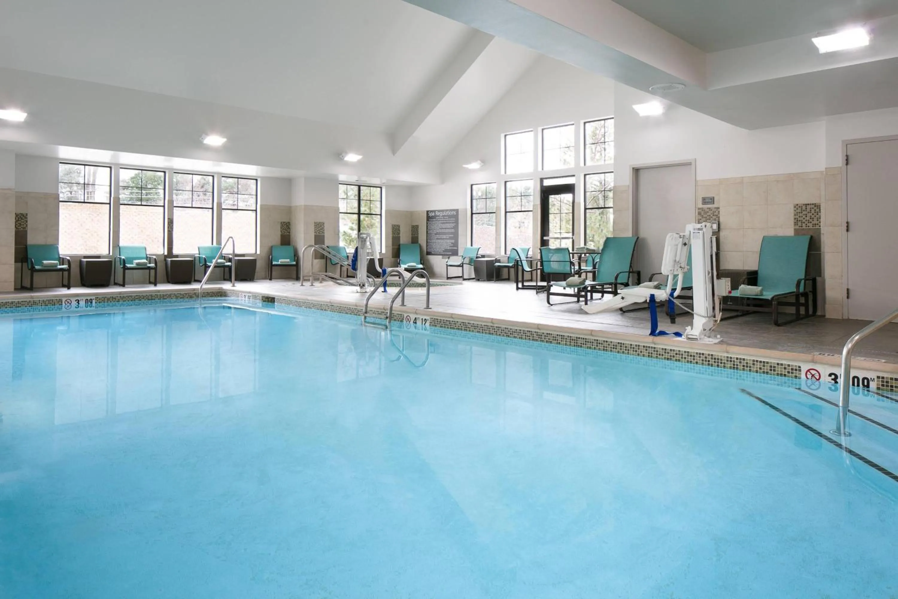 Swimming pool in Residence Inn by Marriott Lincoln South