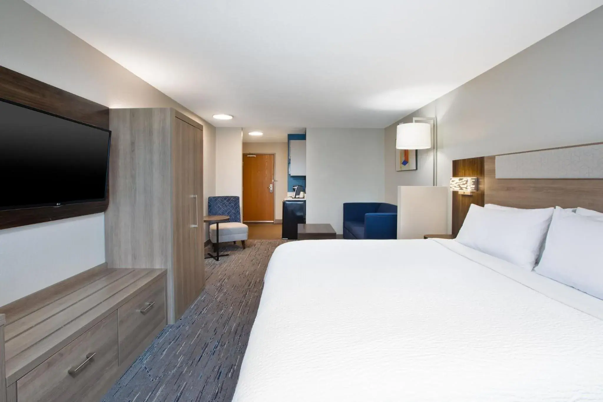 King Suite - Non-Smoking in Holiday Inn Express & Suites Buffalo by IHG King Suite - Non-Smoking in Holiday Inn Express & Suites Buffalo by IHG