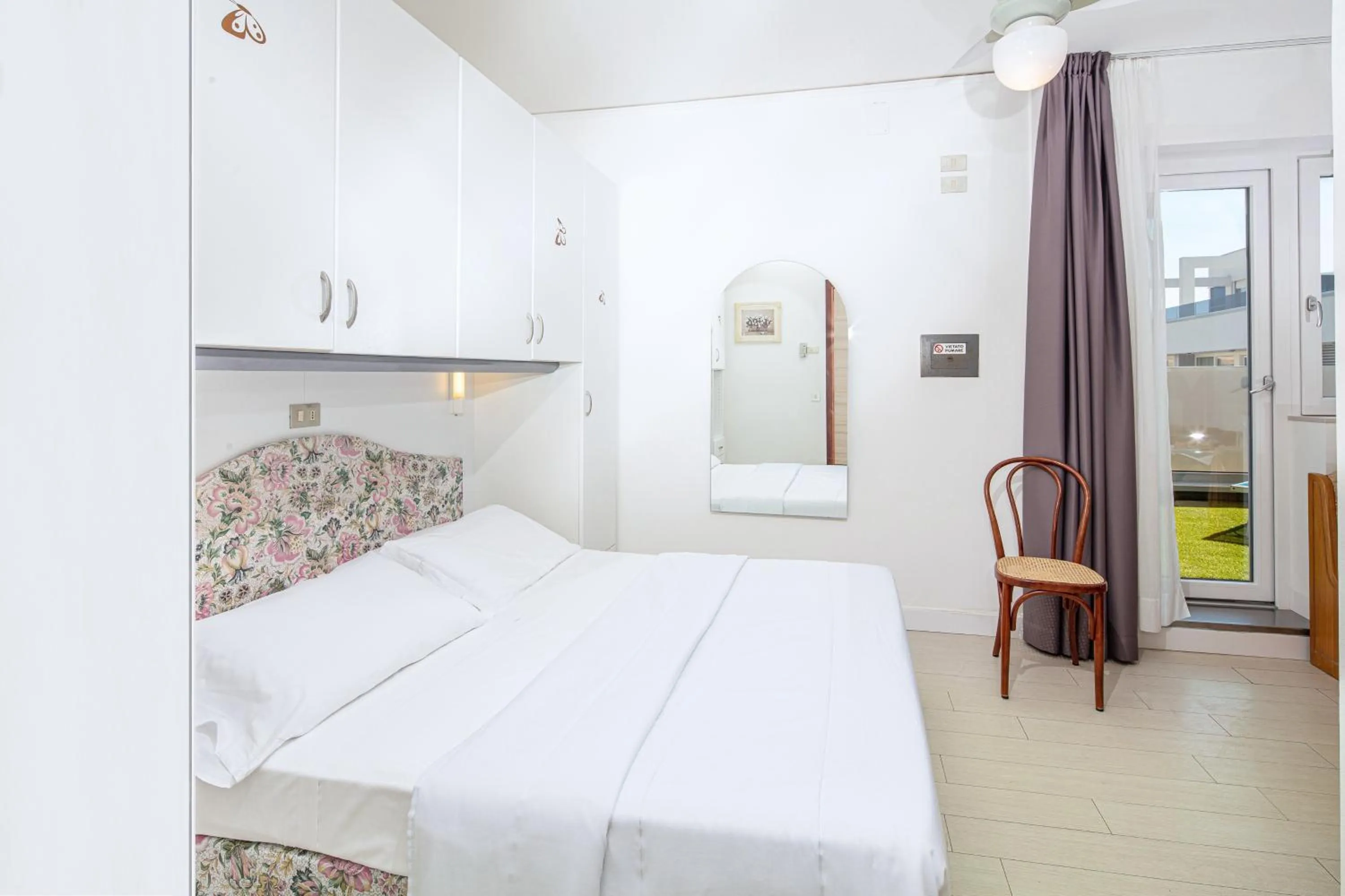 Photo of the whole room, Bed in Hotel Alexander