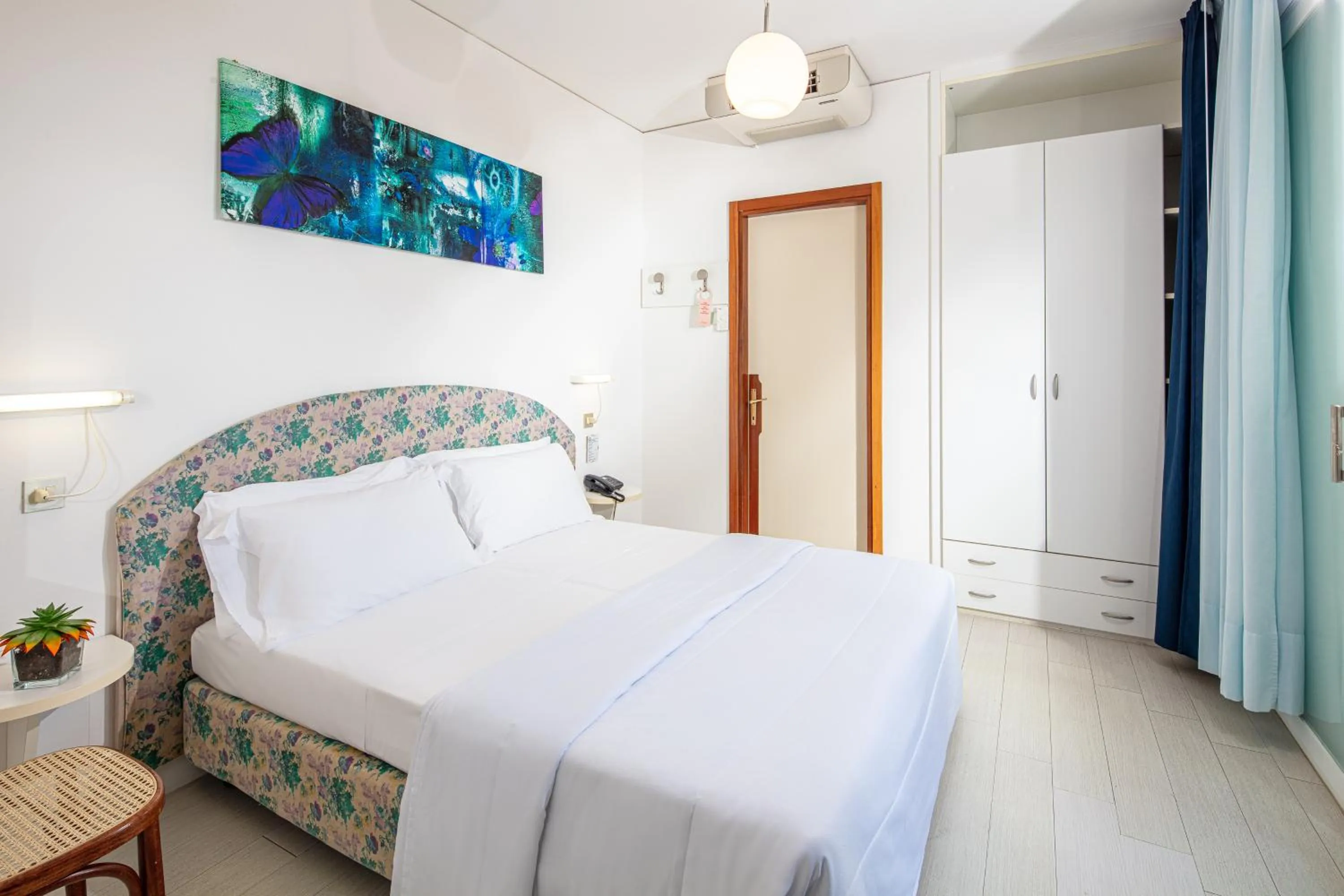 Photo of the whole room, Bed in Hotel Alexander