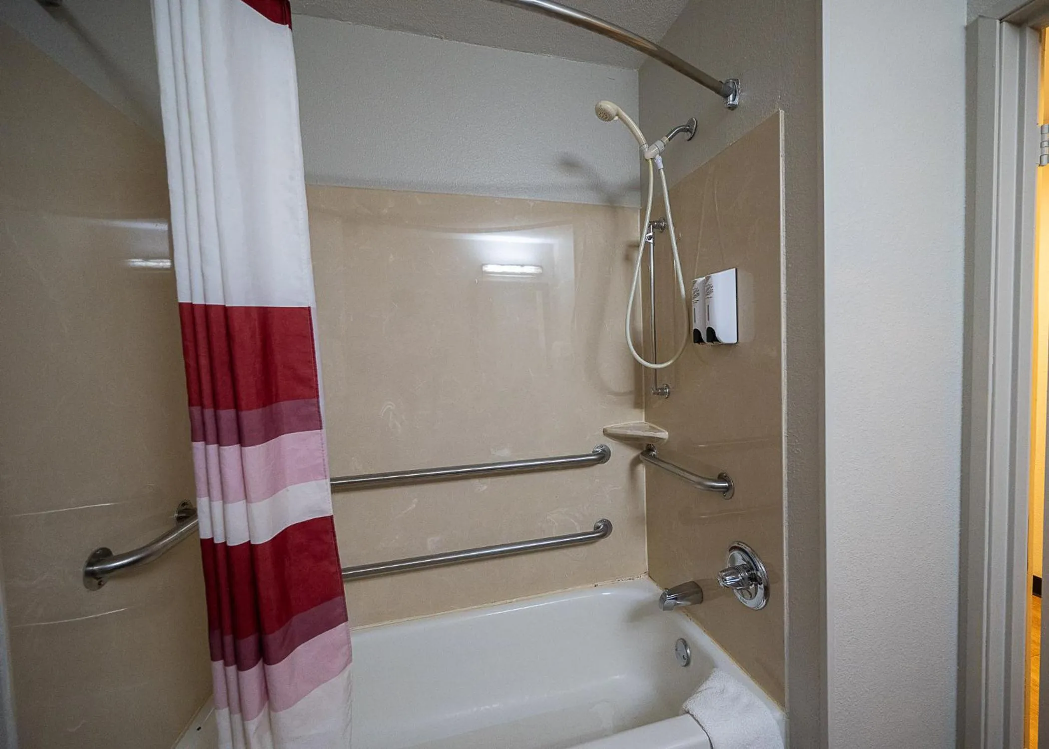 Bathroom in Red Roof Inn & Suites Danville, IL