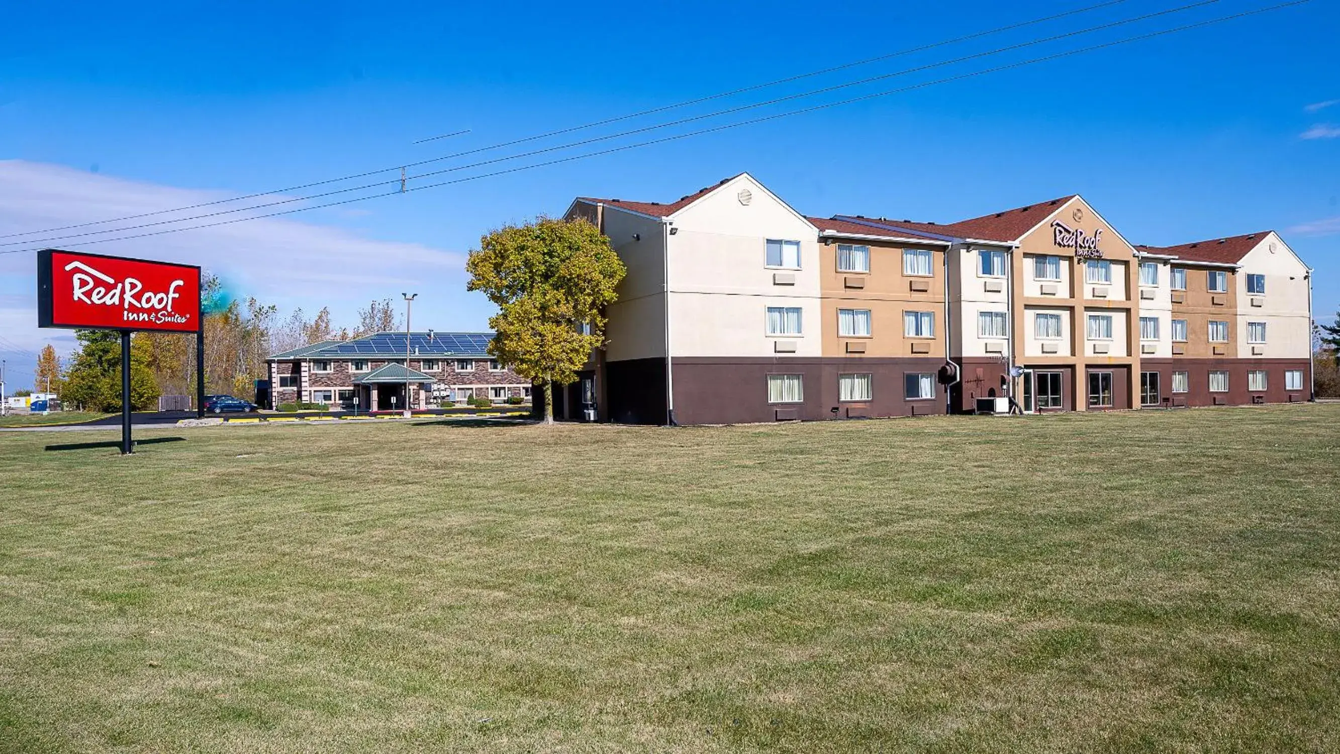 Property building in Red Roof Inn & Suites Danville, IL Property building in Red Roof Inn & Suites Danville, IL