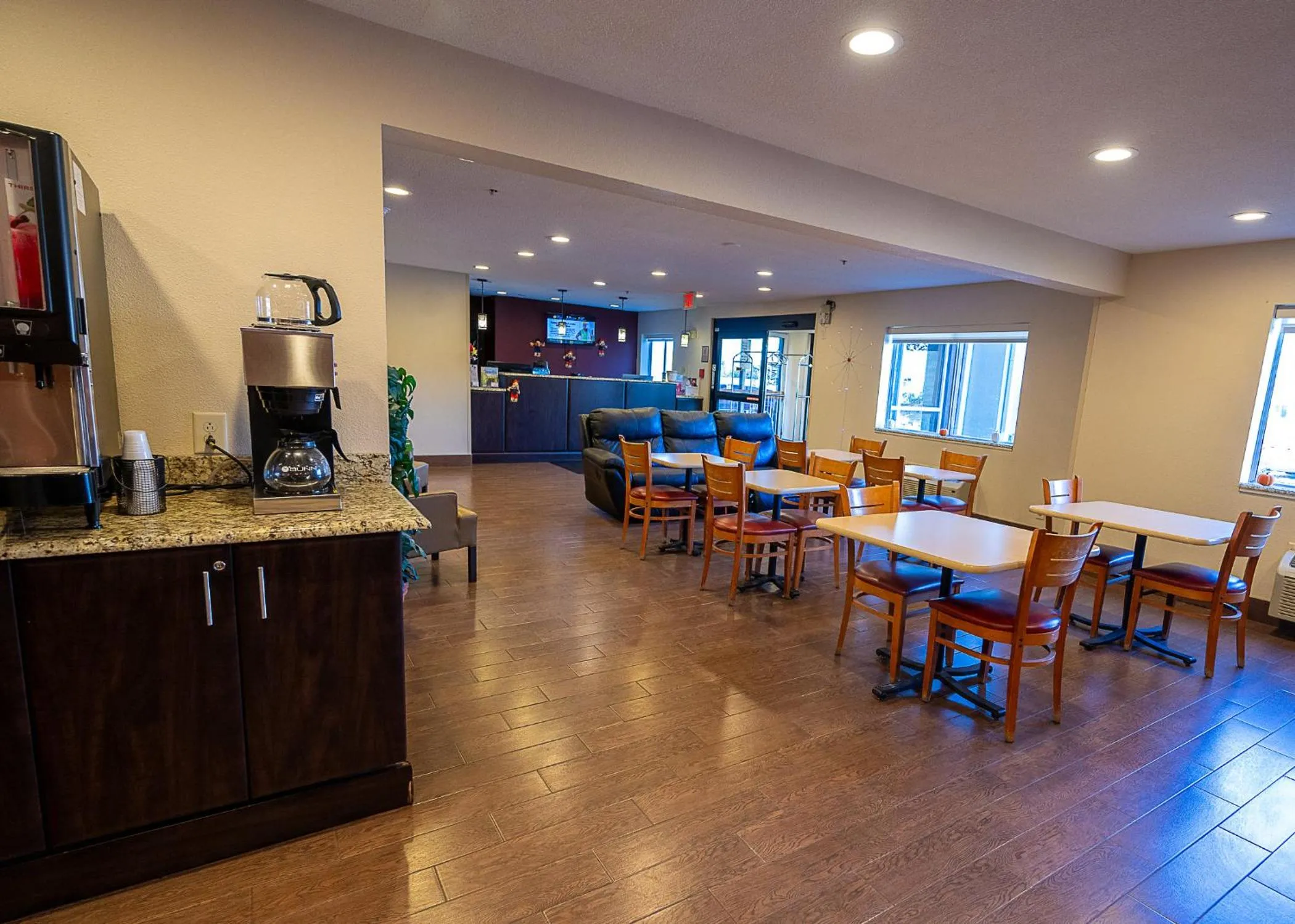 Breakfast in Red Roof Inn & Suites Danville, IL