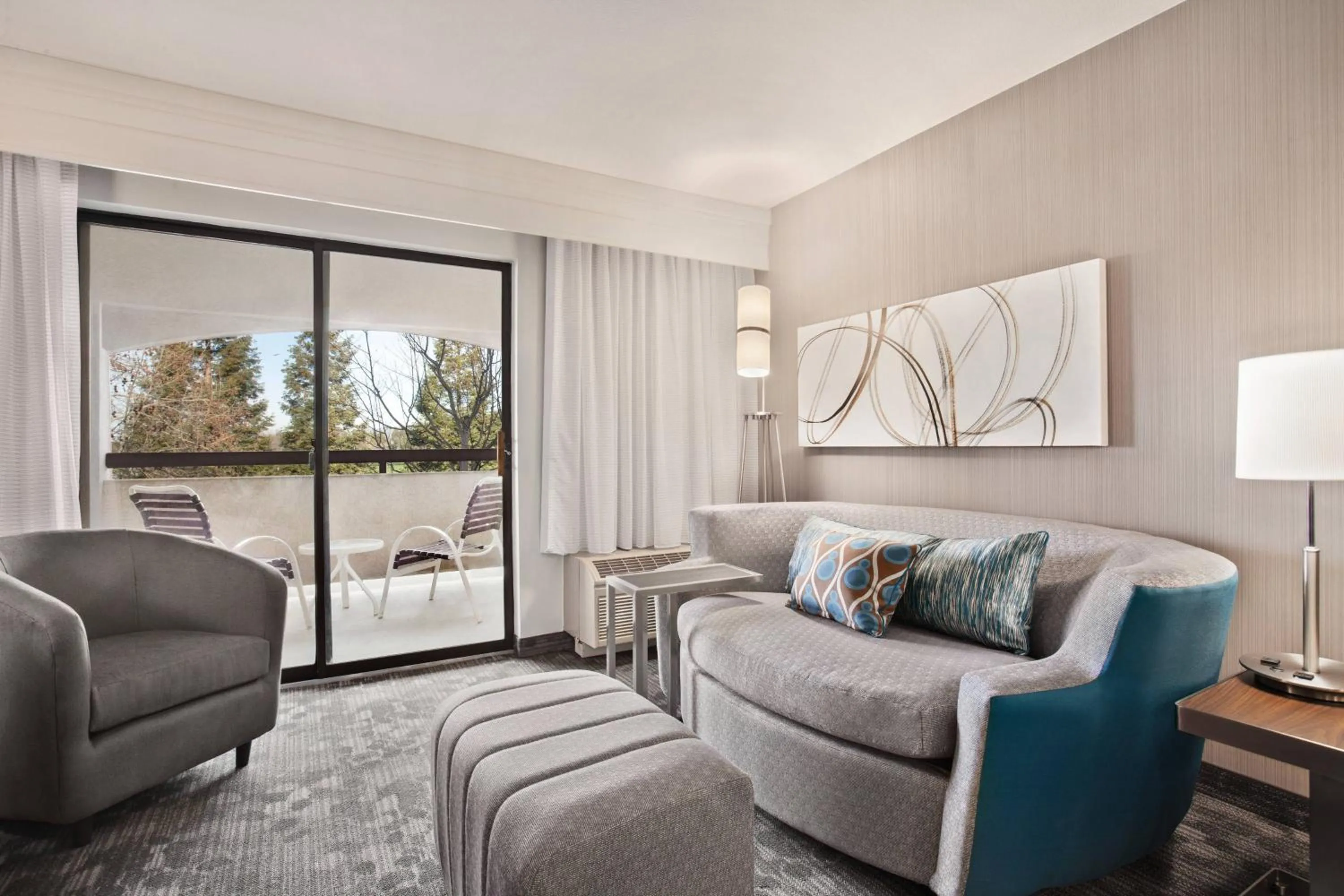 Living room in Courtyard by Marriott San Jose South/Morgan Hill