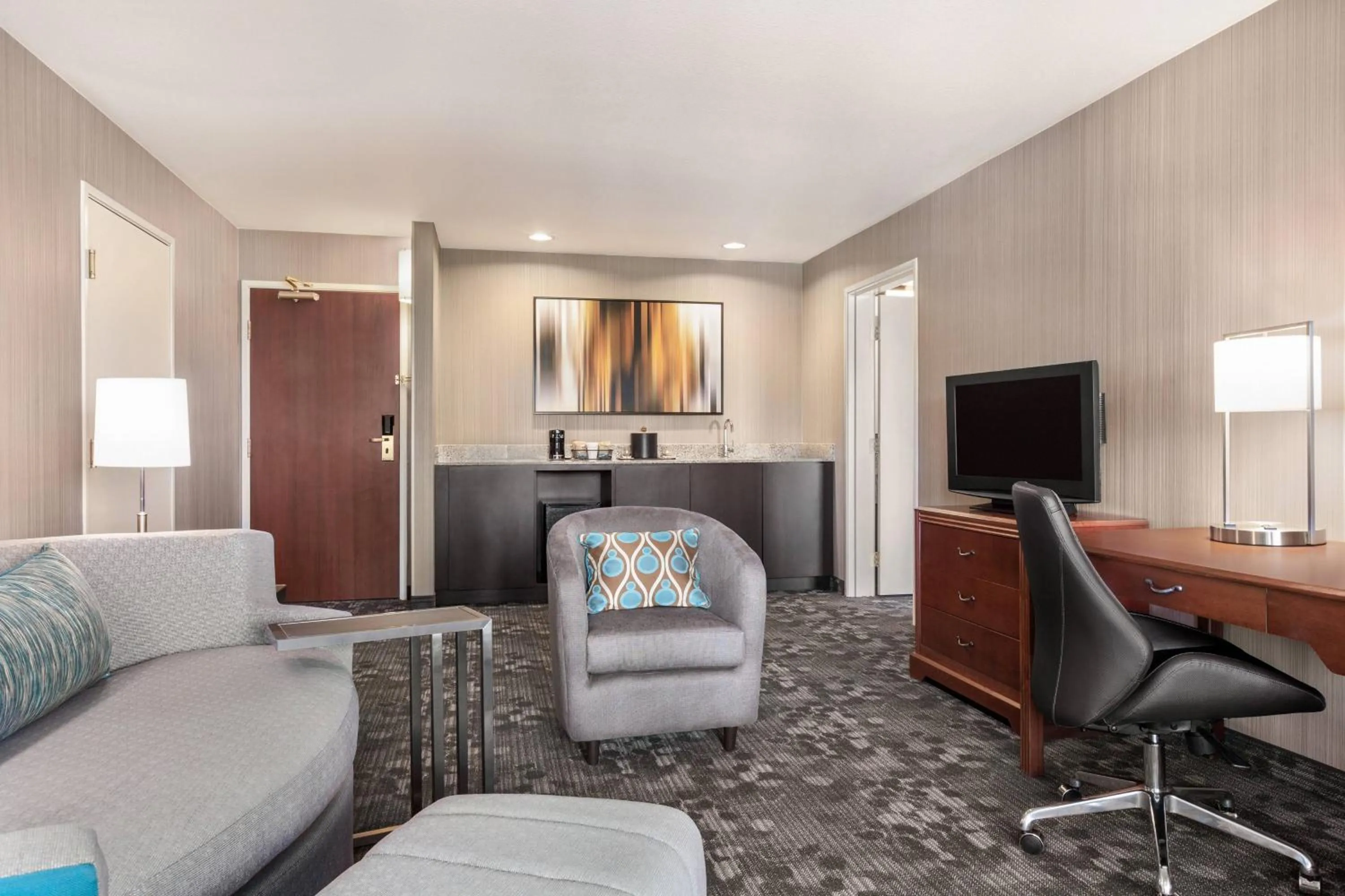 Photo of the whole room in Courtyard by Marriott San Jose South/Morgan Hill