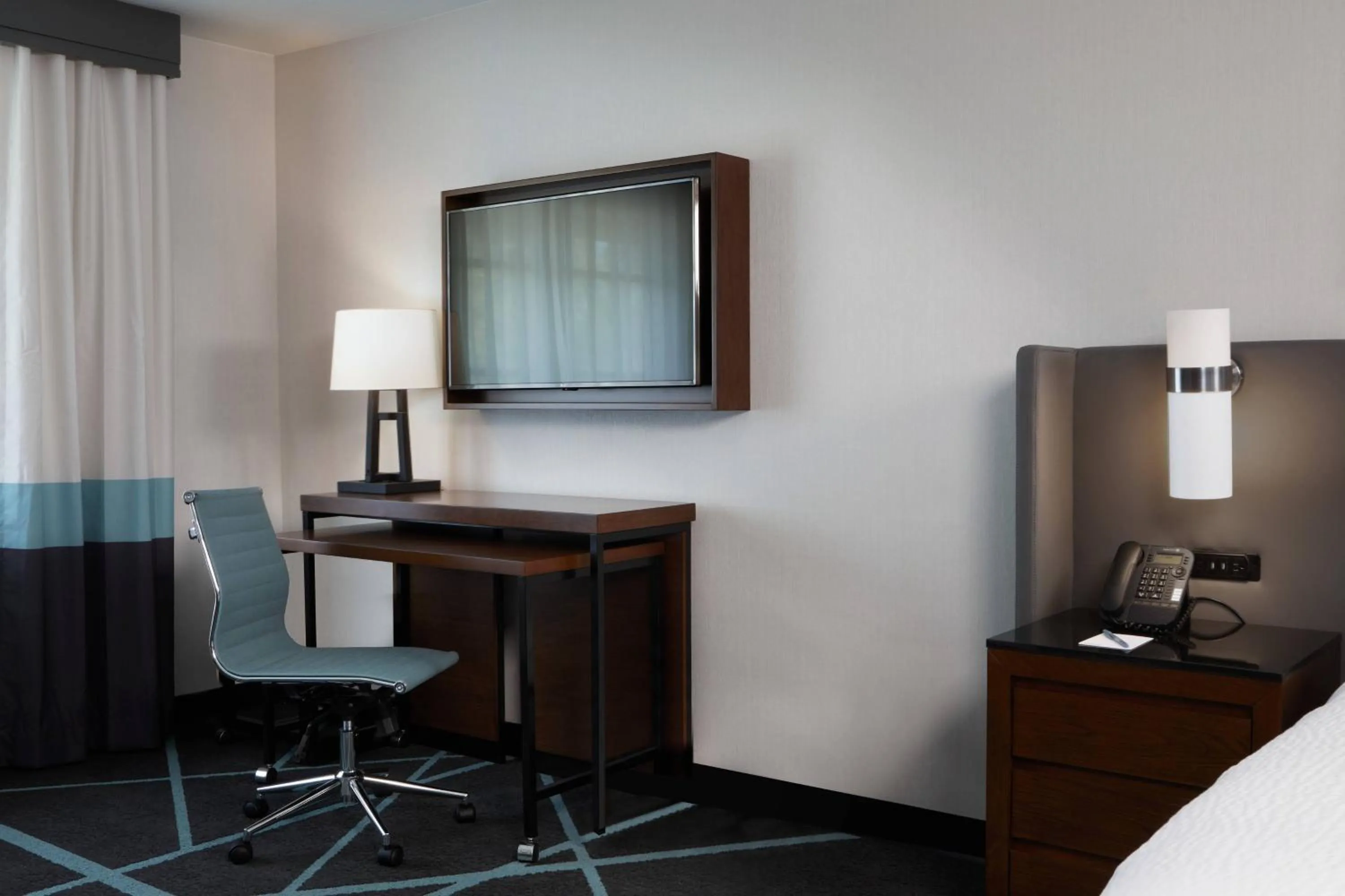 Bedroom, Bed in Fairfield Inn & Suites By Marriott Camarillo