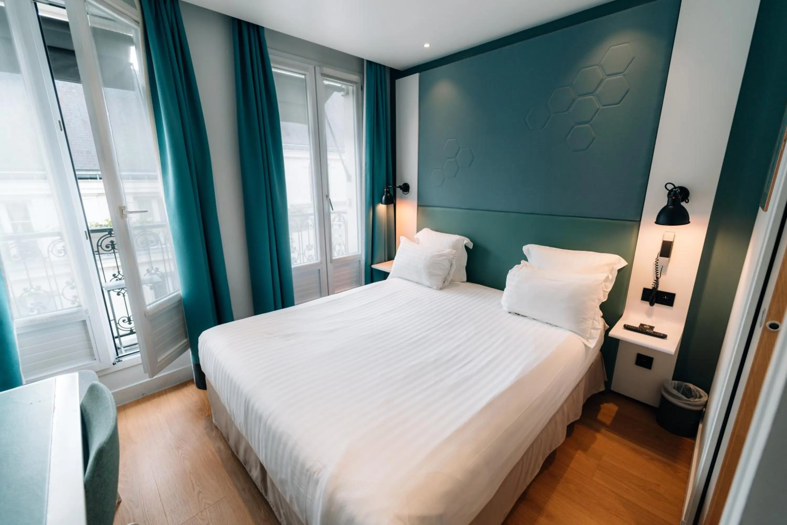 Bed in Hôtel Vendome Saint-Germain