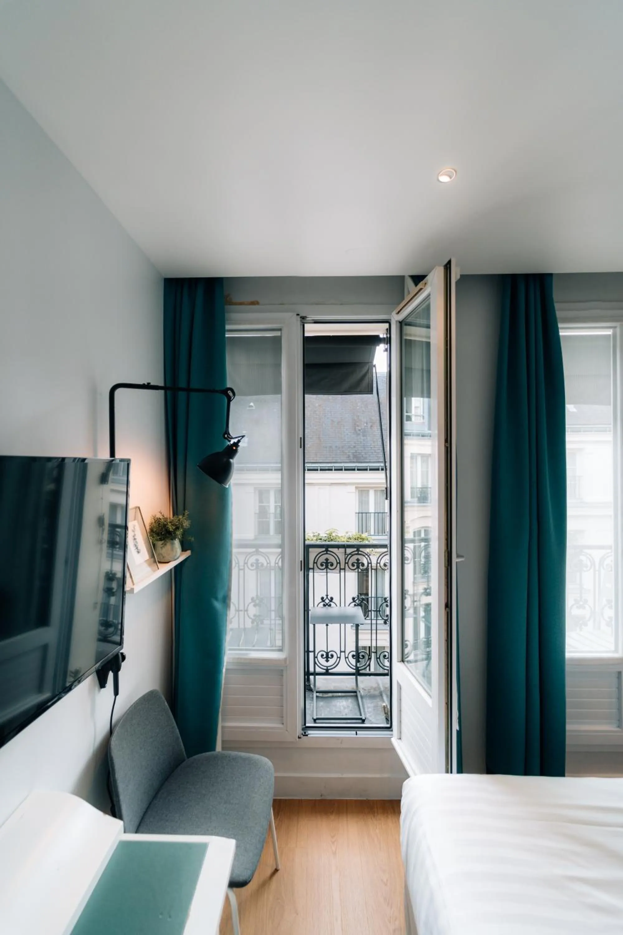 Bed in Hôtel Vendome Saint-Germain