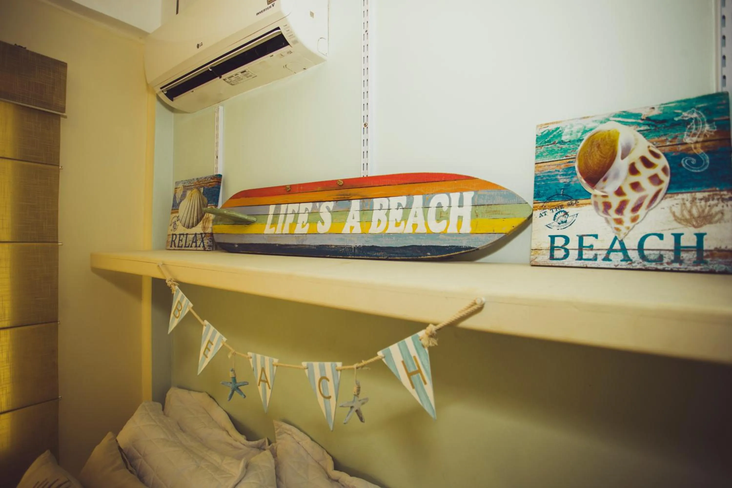 Text overlay in Summer House Inn San Andres