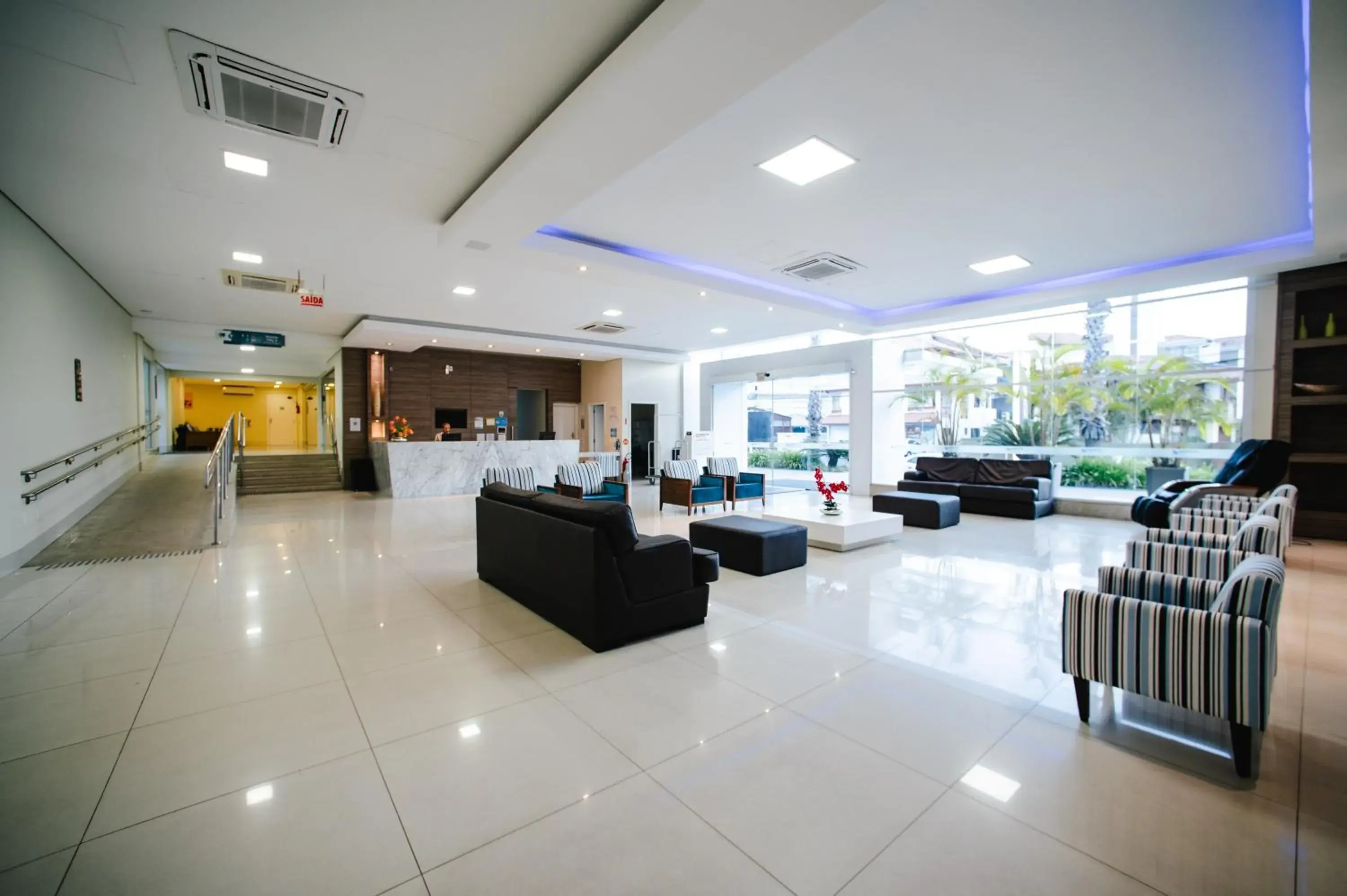 Lobby or reception in Slaviero Ingleses Convention Lobby or reception in Slaviero Ingleses Convention