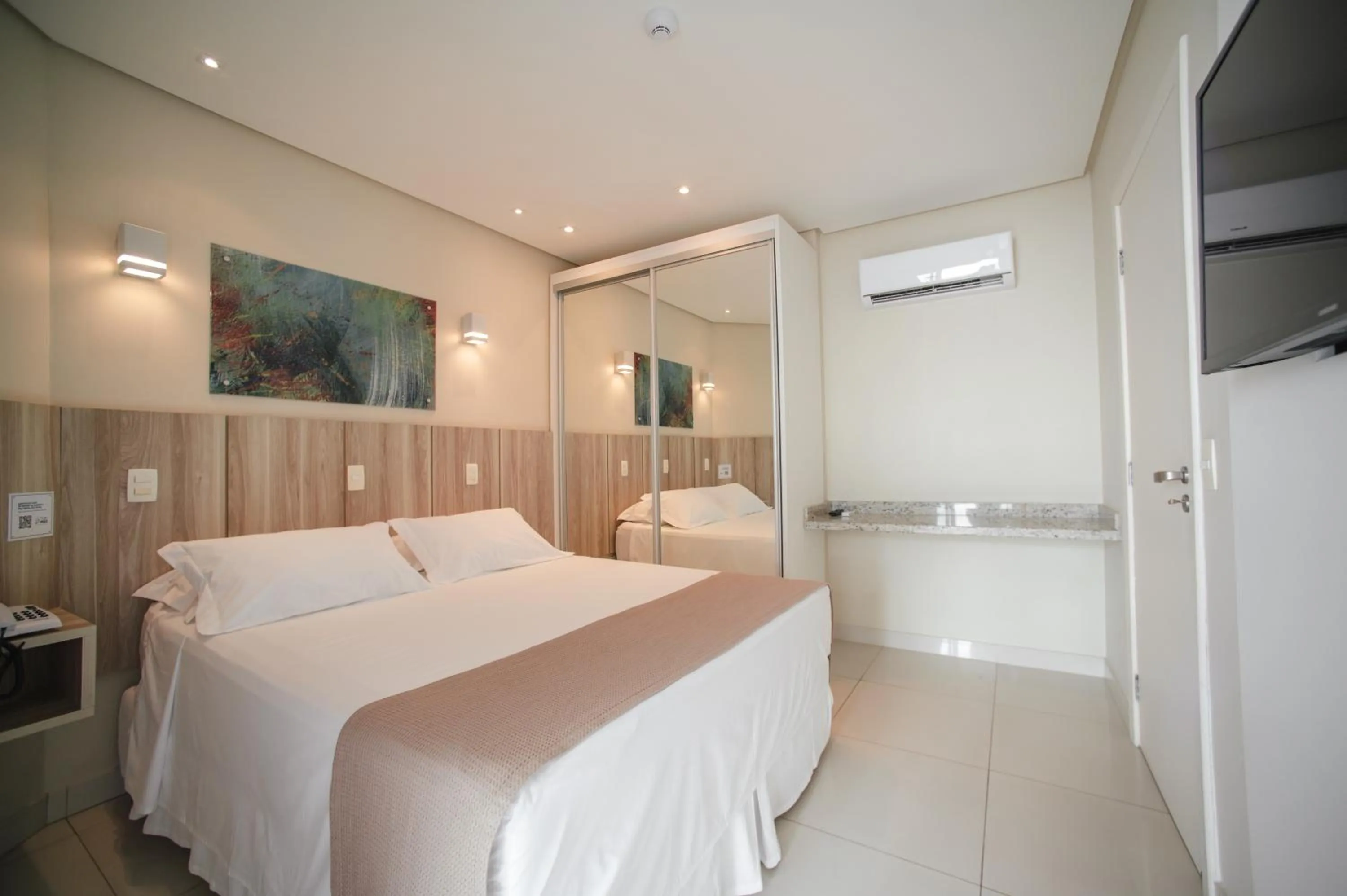 Bed in Slaviero Ingleses Convention