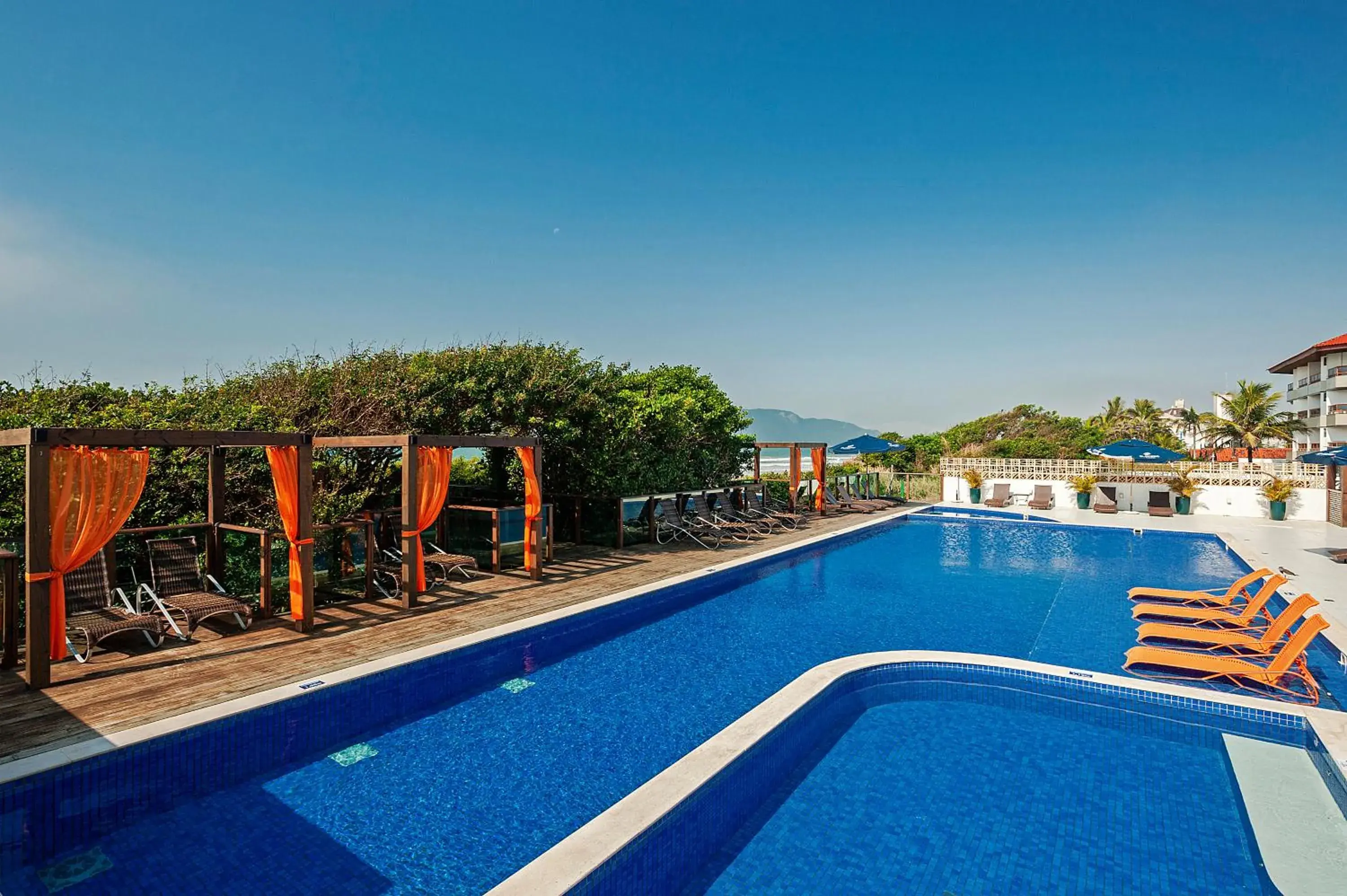 Pool view in Slaviero Ingleses Convention Pool view in Slaviero Ingleses Convention
