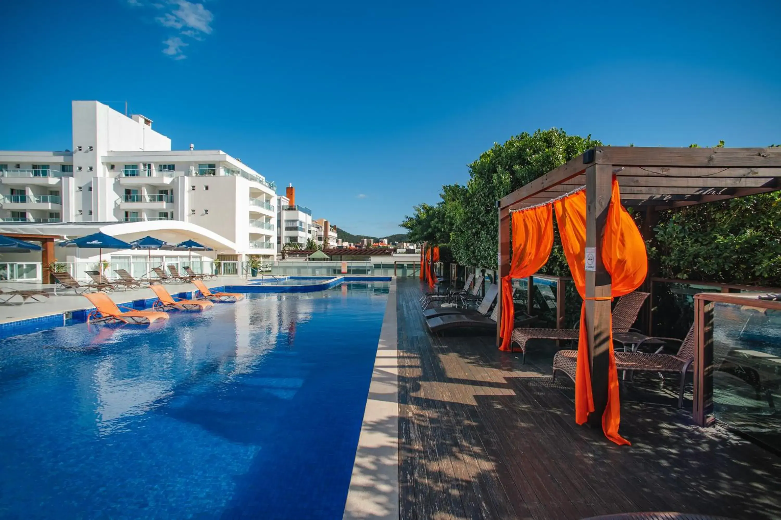 Pool view in Slaviero Ingleses Convention Pool view in Slaviero Ingleses Convention