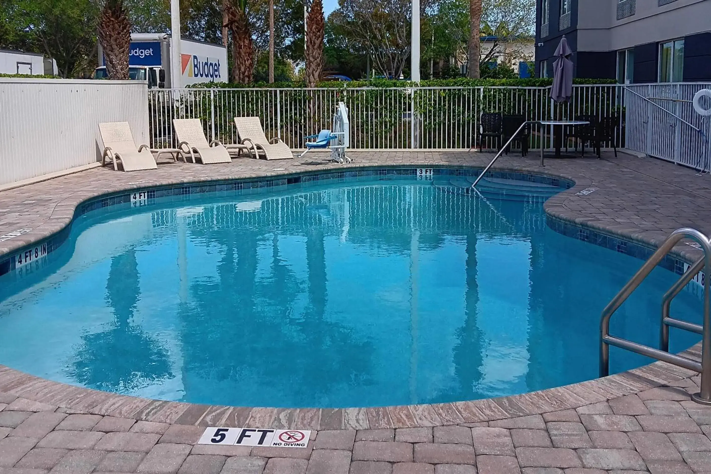 Swimming pool in Comfort Suites Tamarac Sawgrass Swimming pool in Comfort Suites Tamarac Sawgrass