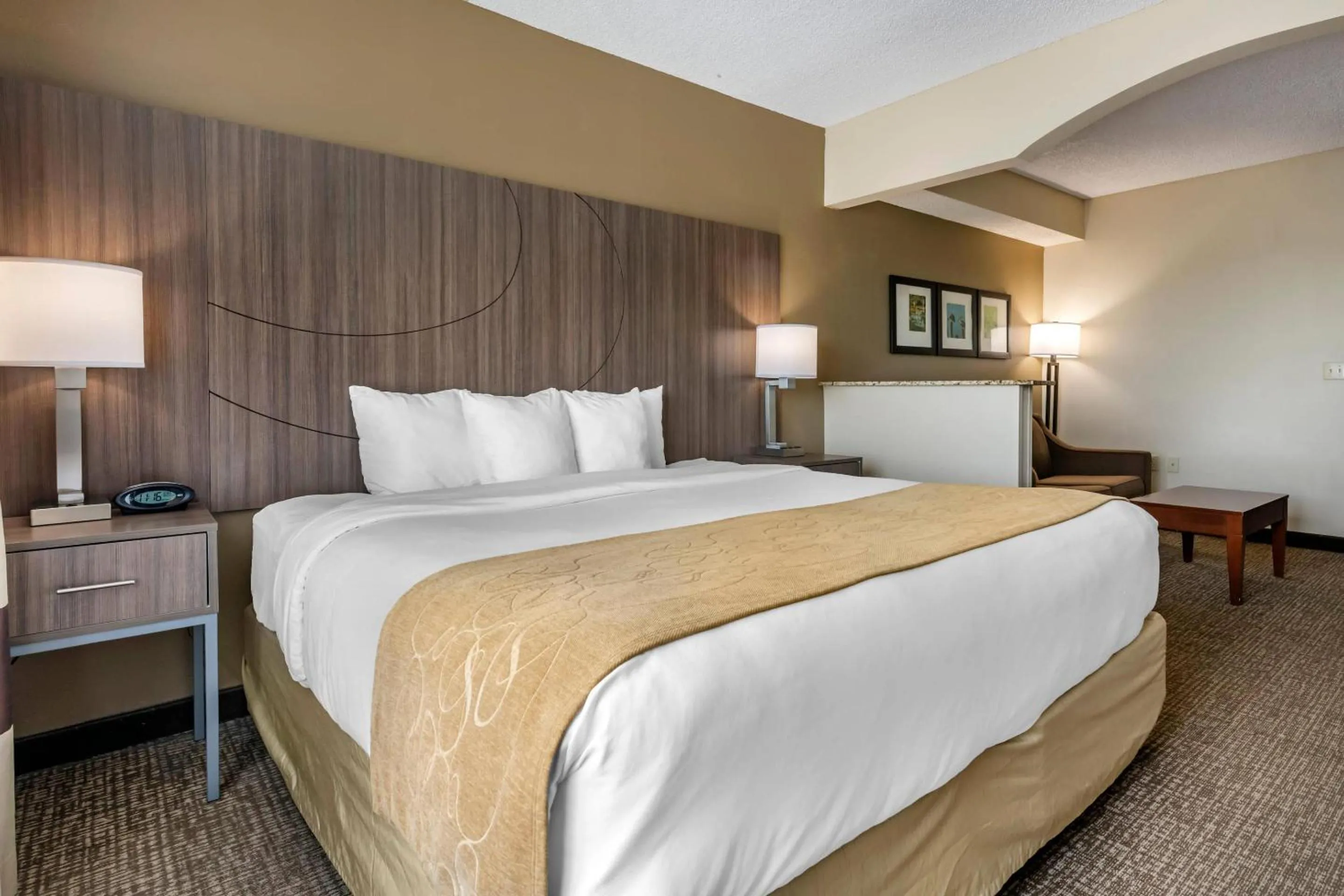 Bedroom, Bed in Comfort Suites Sawgrass