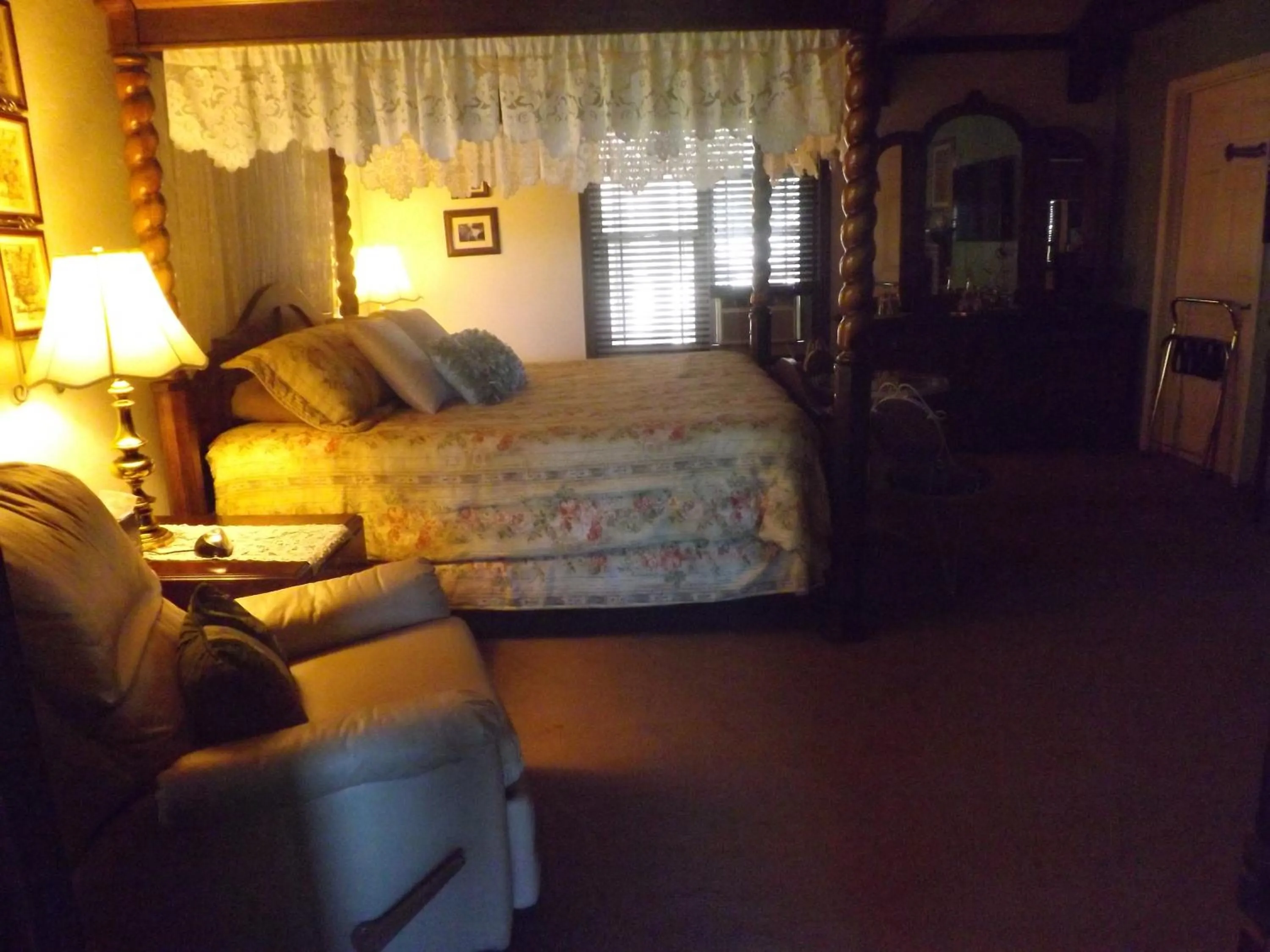 Bedroom, Bed in Arizona Mountain Inn & Cabins