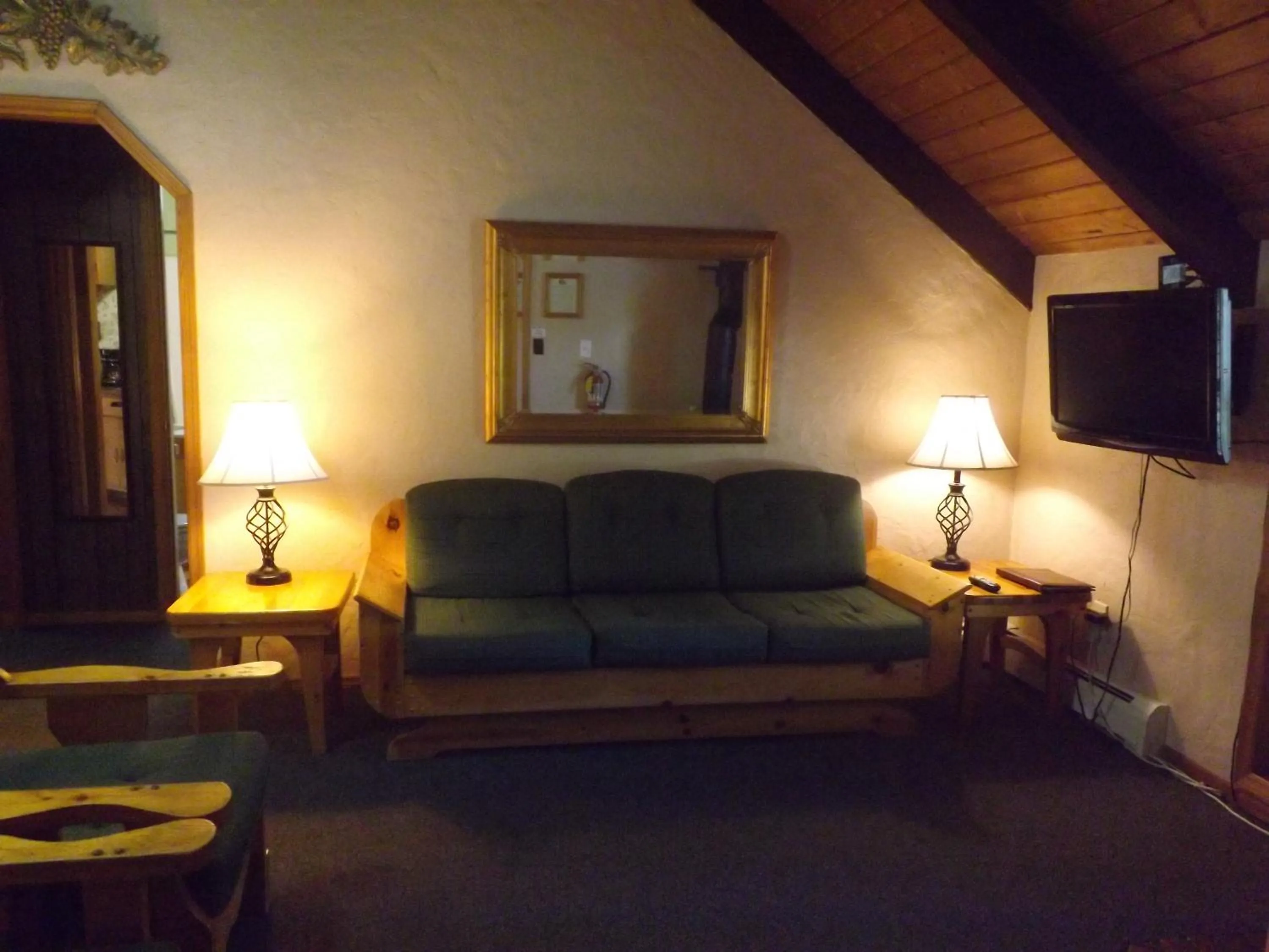 TV and multimedia in Arizona Mountain Inn & Cabins