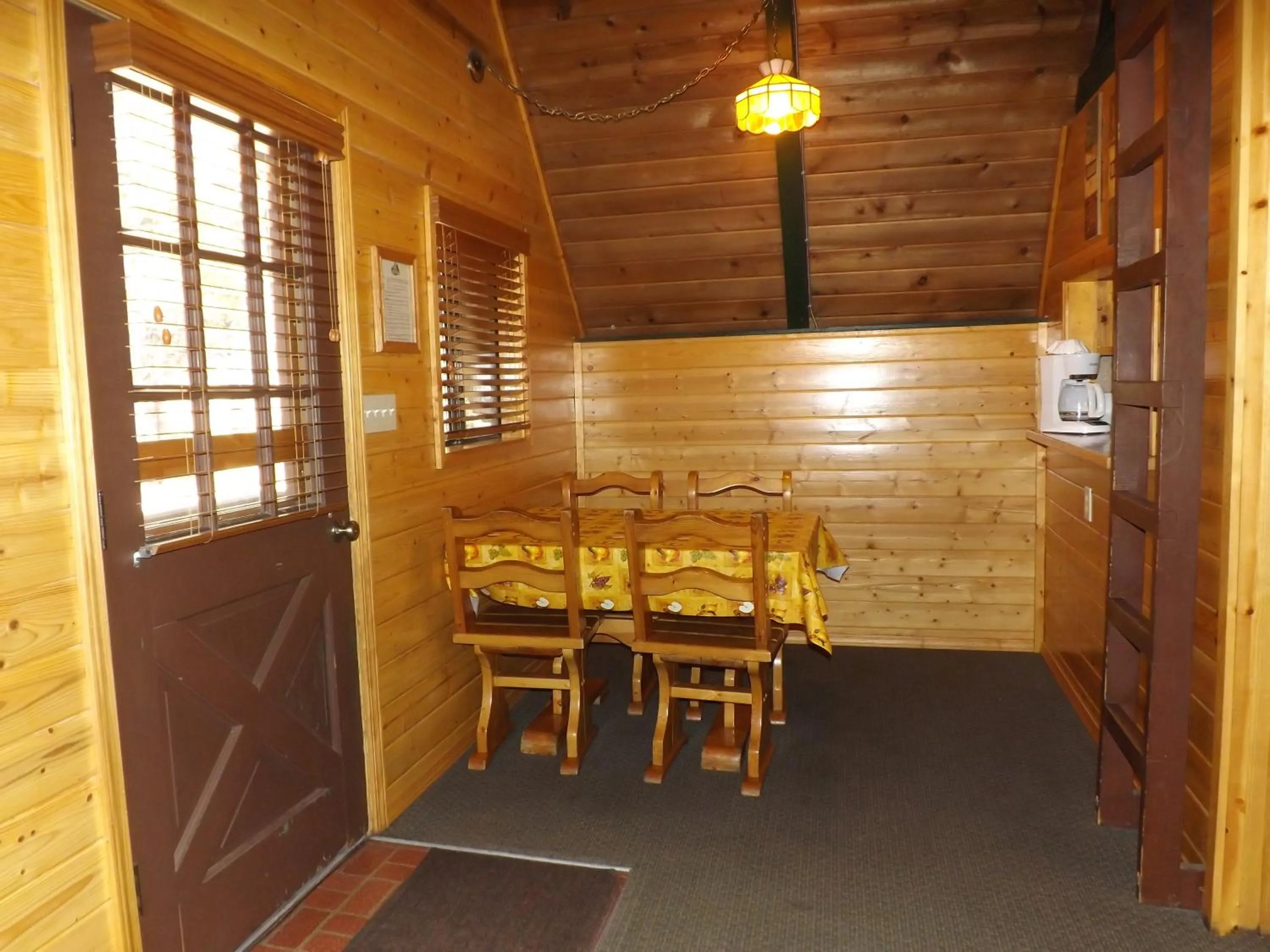 Arizona Mountain Inn & Cabins