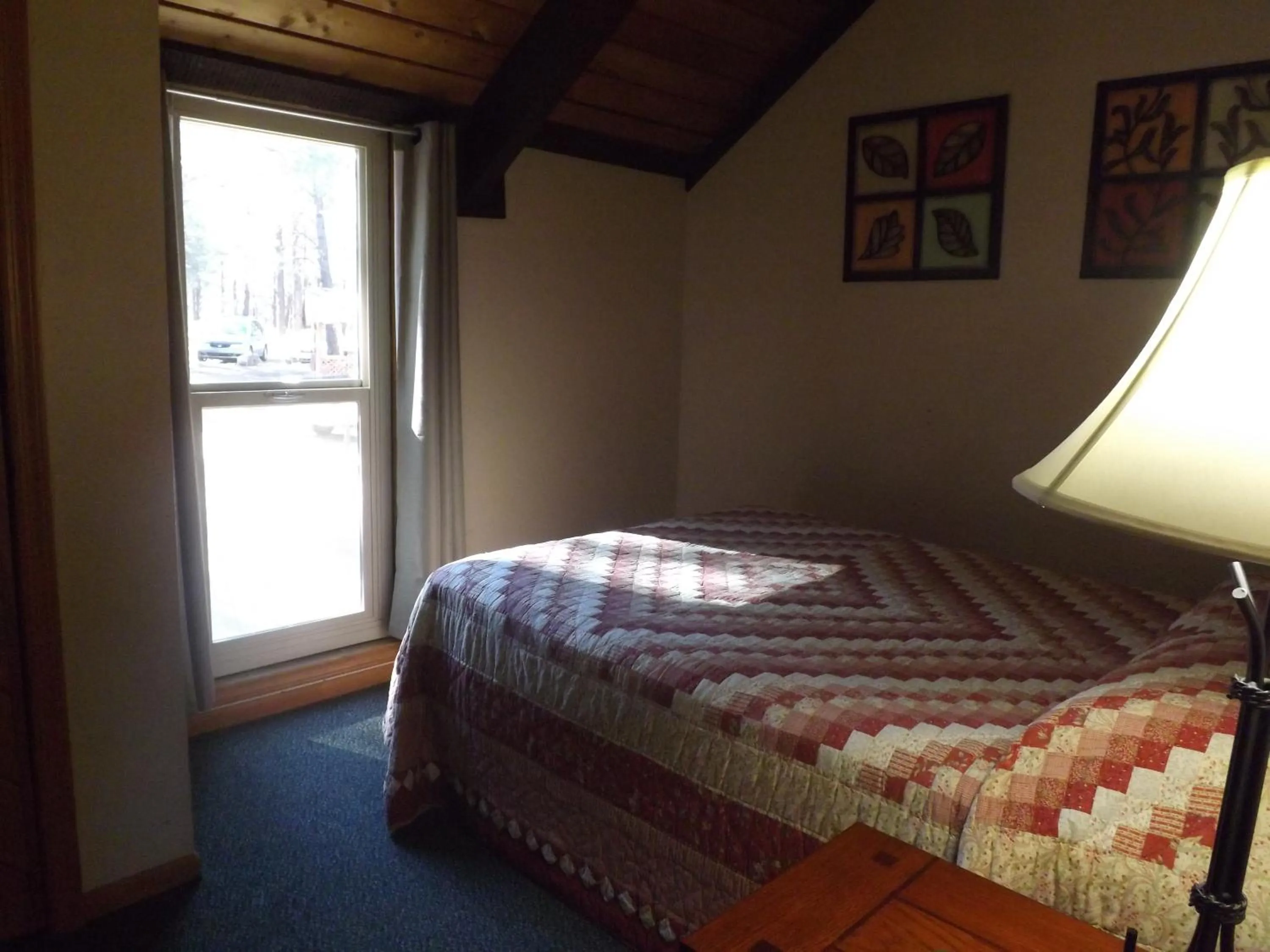Bedroom, Bed in Arizona Mountain Inn & Cabins